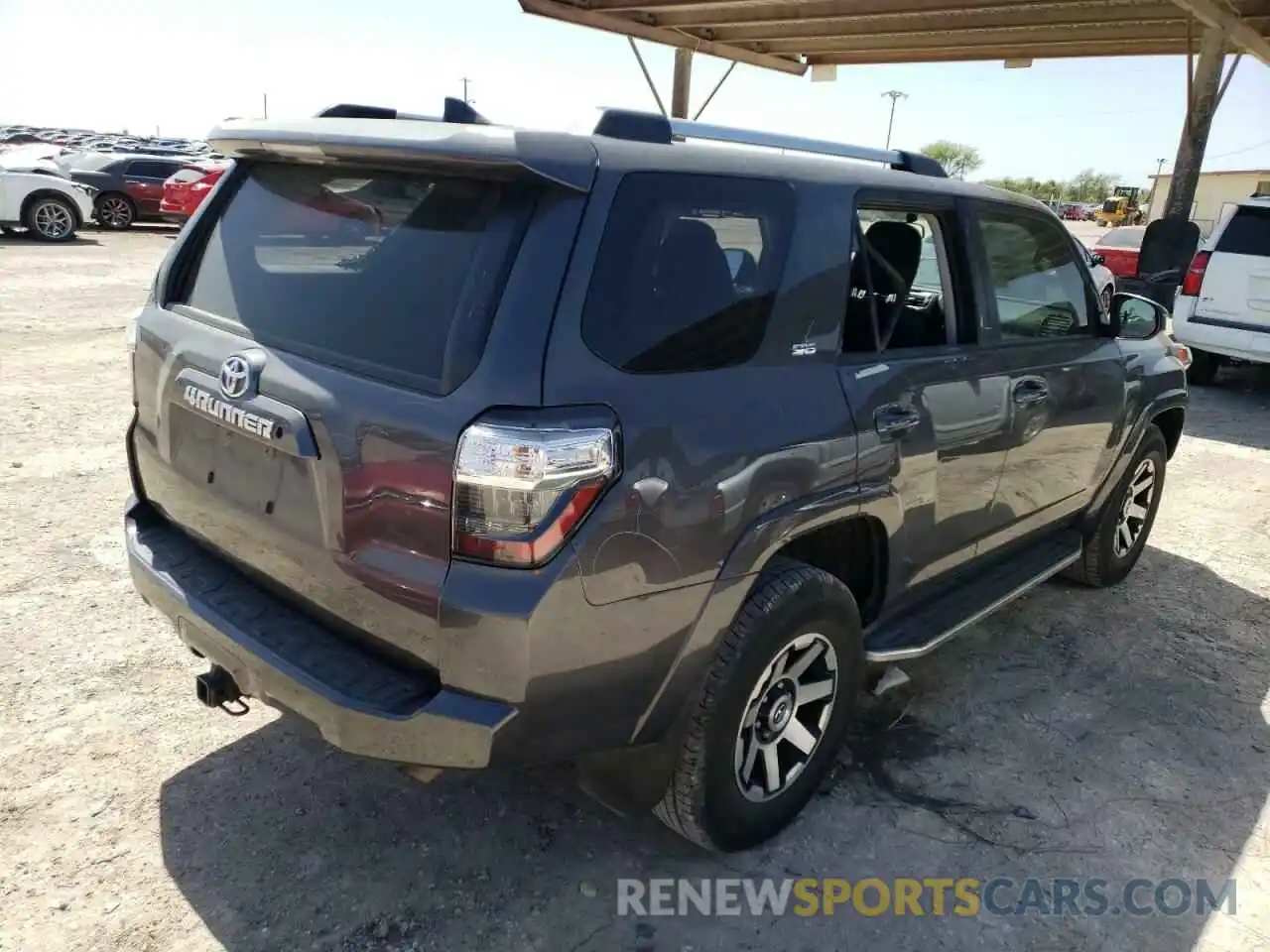 4 Photograph of a damaged car JTEZU5JR1K5210016 TOYOTA 4RUNNER 2019