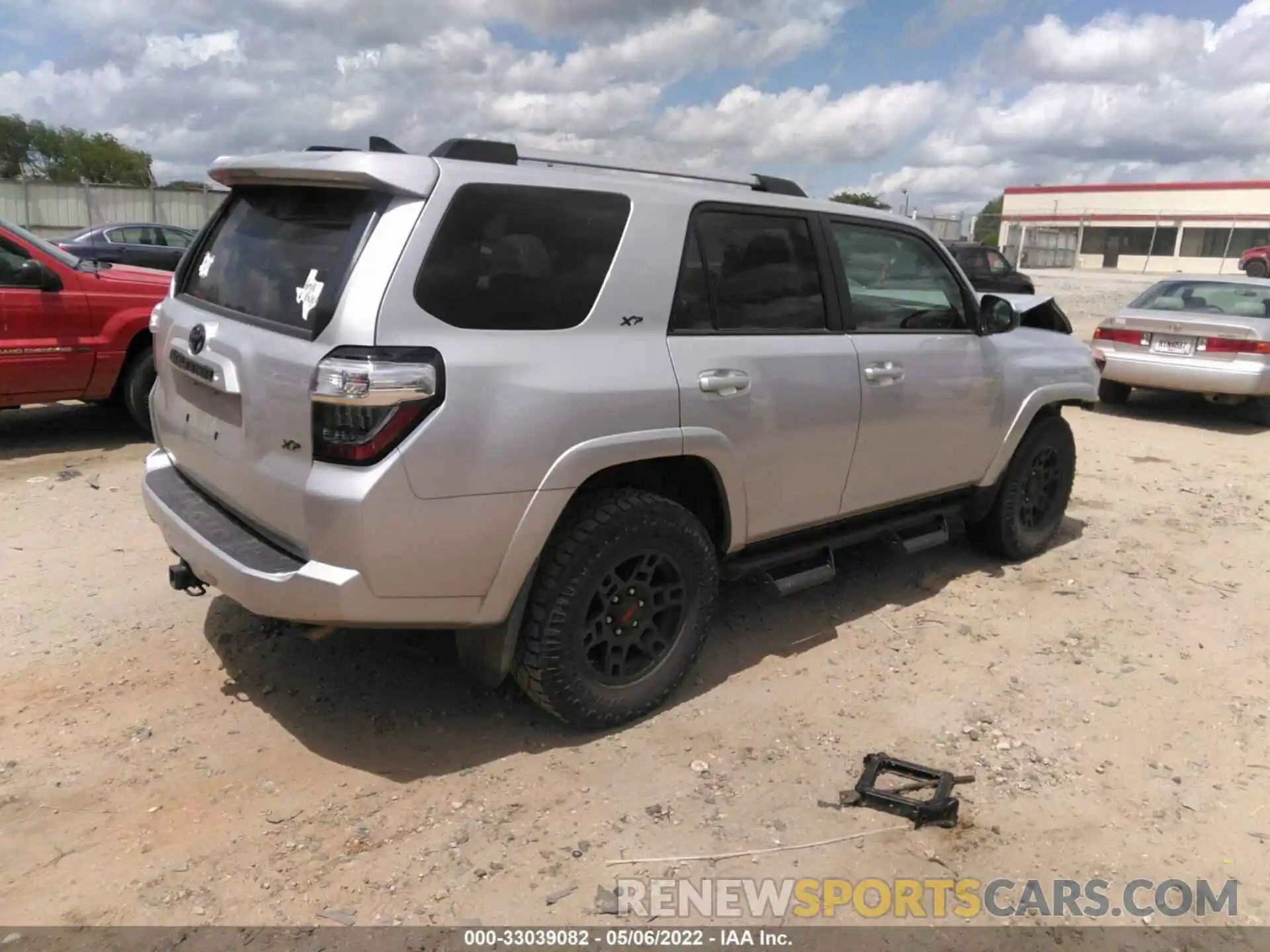 4 Photograph of a damaged car JTEZU5JR2K5198099 TOYOTA 4RUNNER 2019