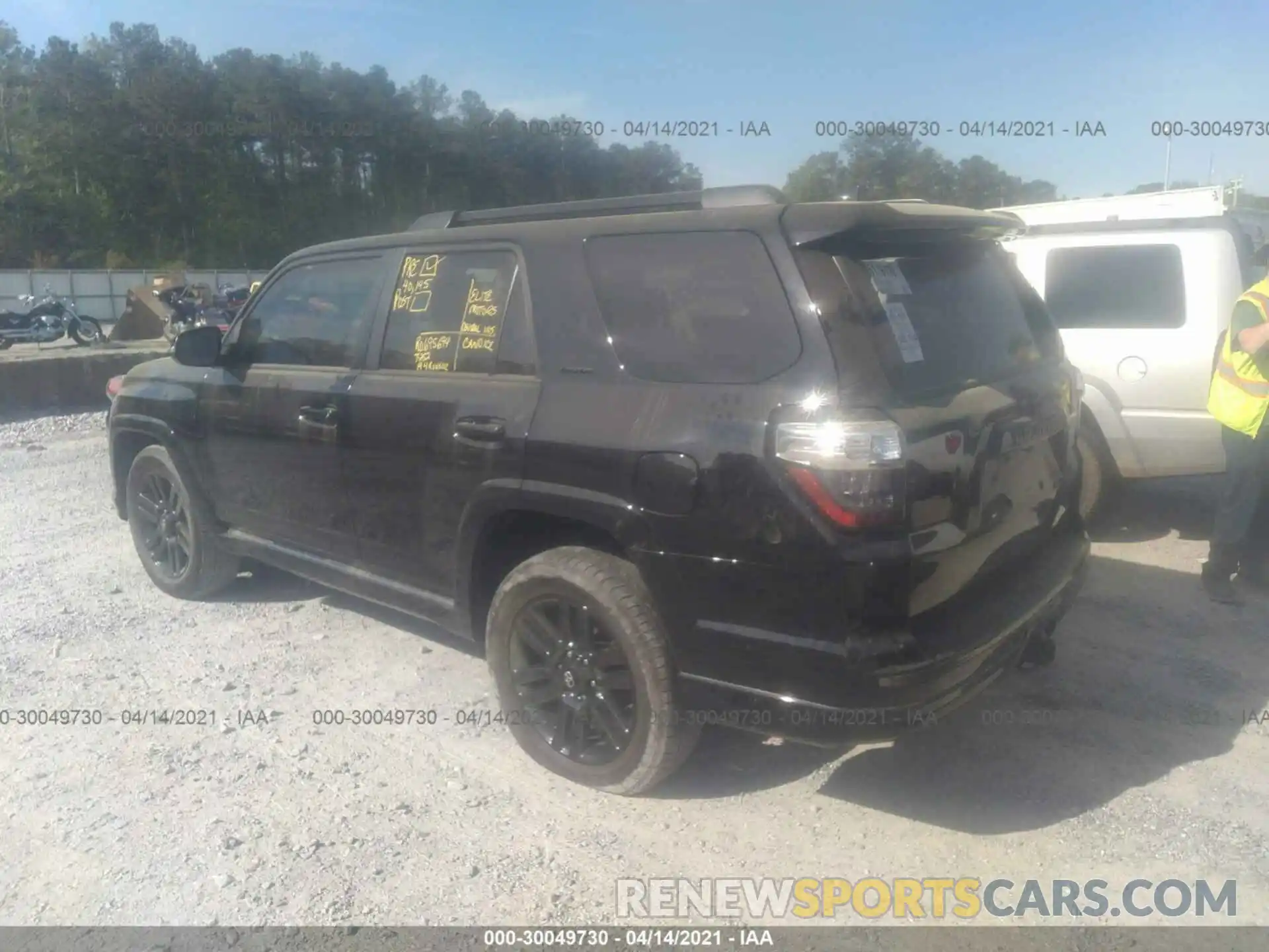 3 Photograph of a damaged car JTEZU5JR2K5200384 TOYOTA 4RUNNER 2019