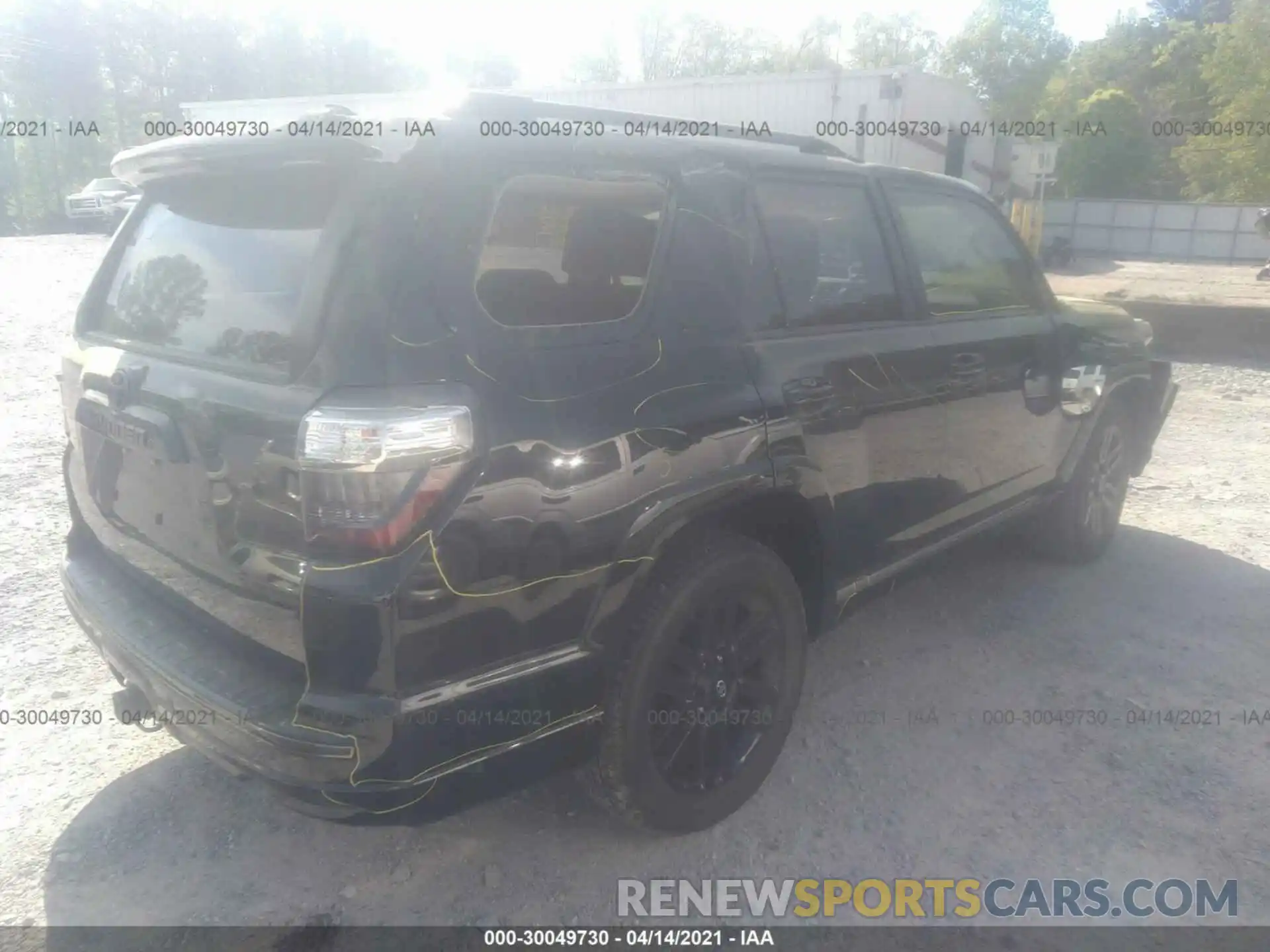 4 Photograph of a damaged car JTEZU5JR2K5200384 TOYOTA 4RUNNER 2019