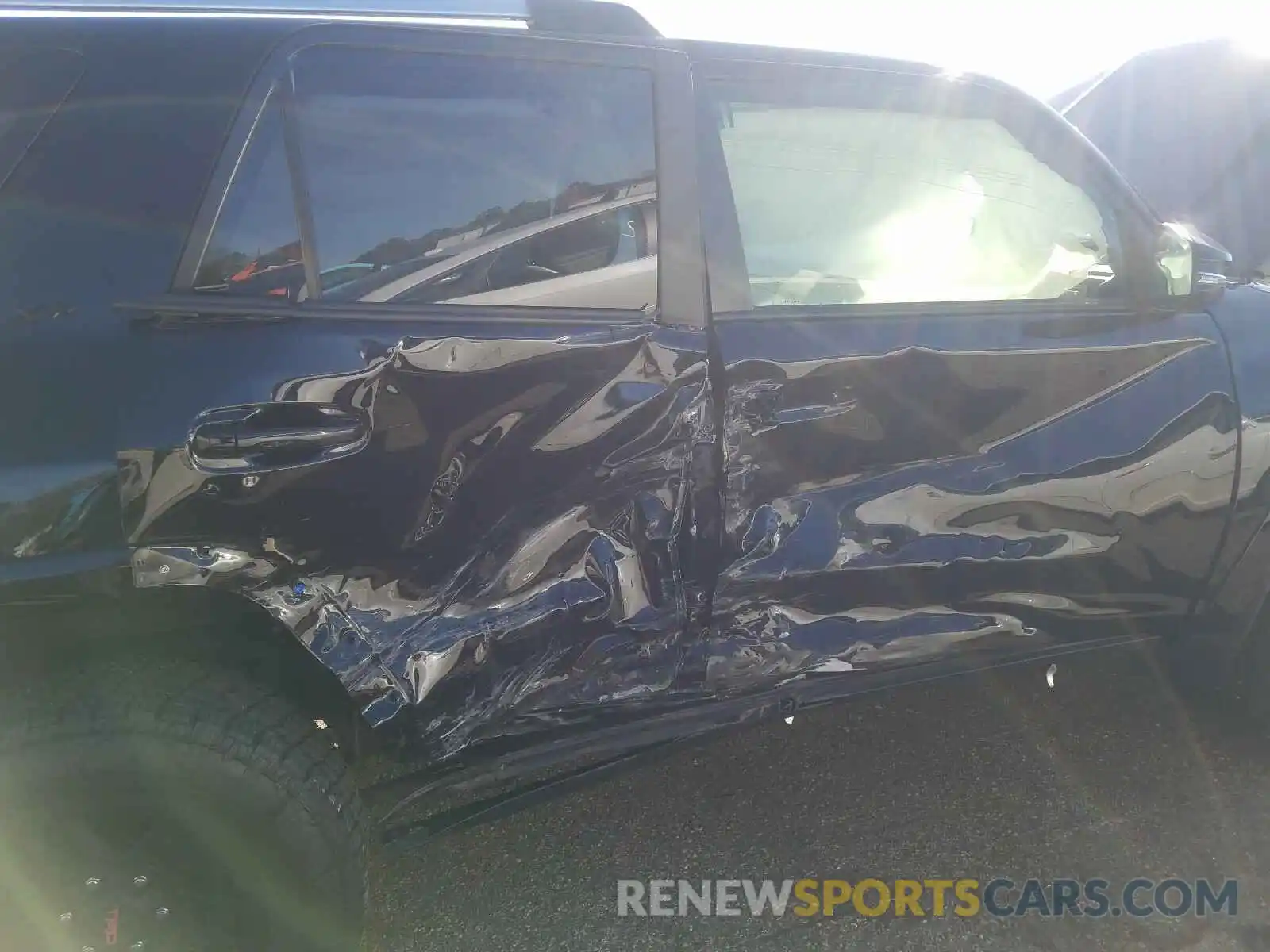 9 Photograph of a damaged car JTEZU5JR2K5201857 TOYOTA 4RUNNER 2019