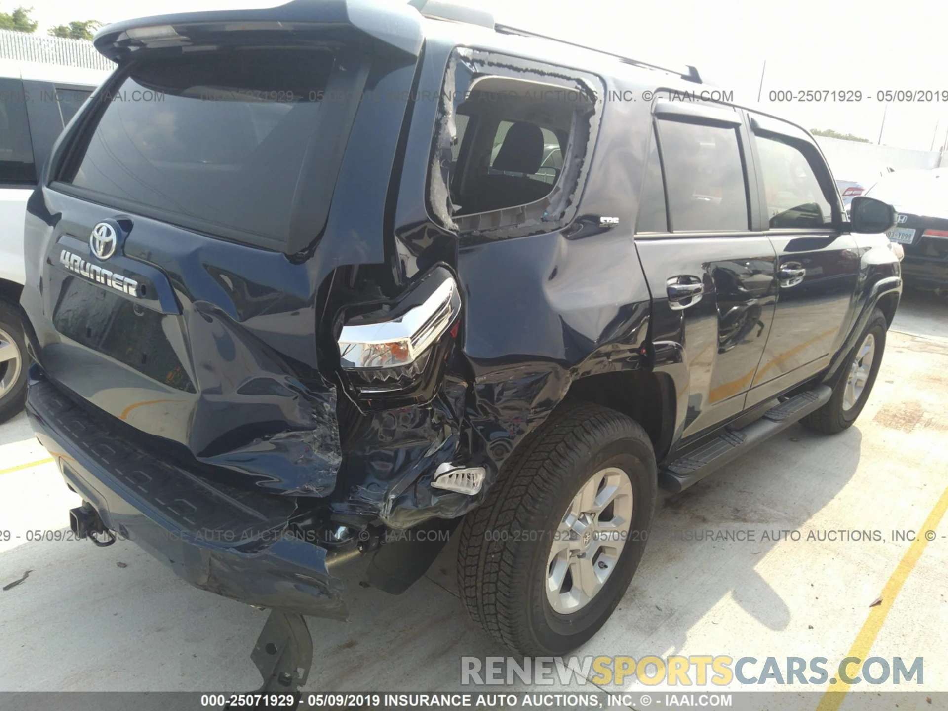 4 Photograph of a damaged car JTEZU5JR2K5202166 TOYOTA 4RUNNER 2019