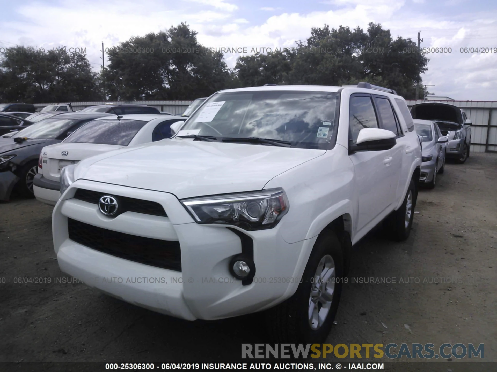 2 Photograph of a damaged car JTEZU5JR2K5202376 TOYOTA 4RUNNER 2019