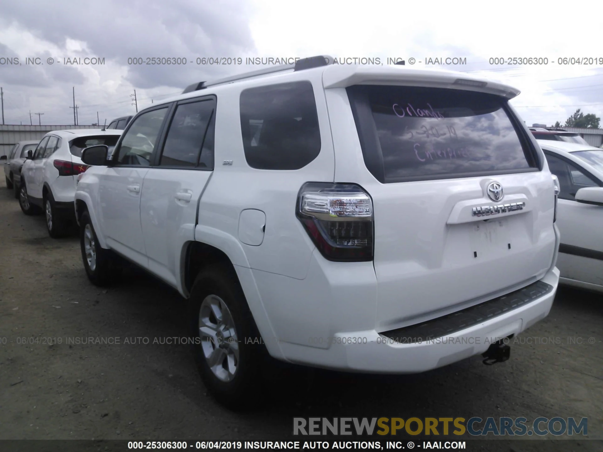 3 Photograph of a damaged car JTEZU5JR2K5202376 TOYOTA 4RUNNER 2019