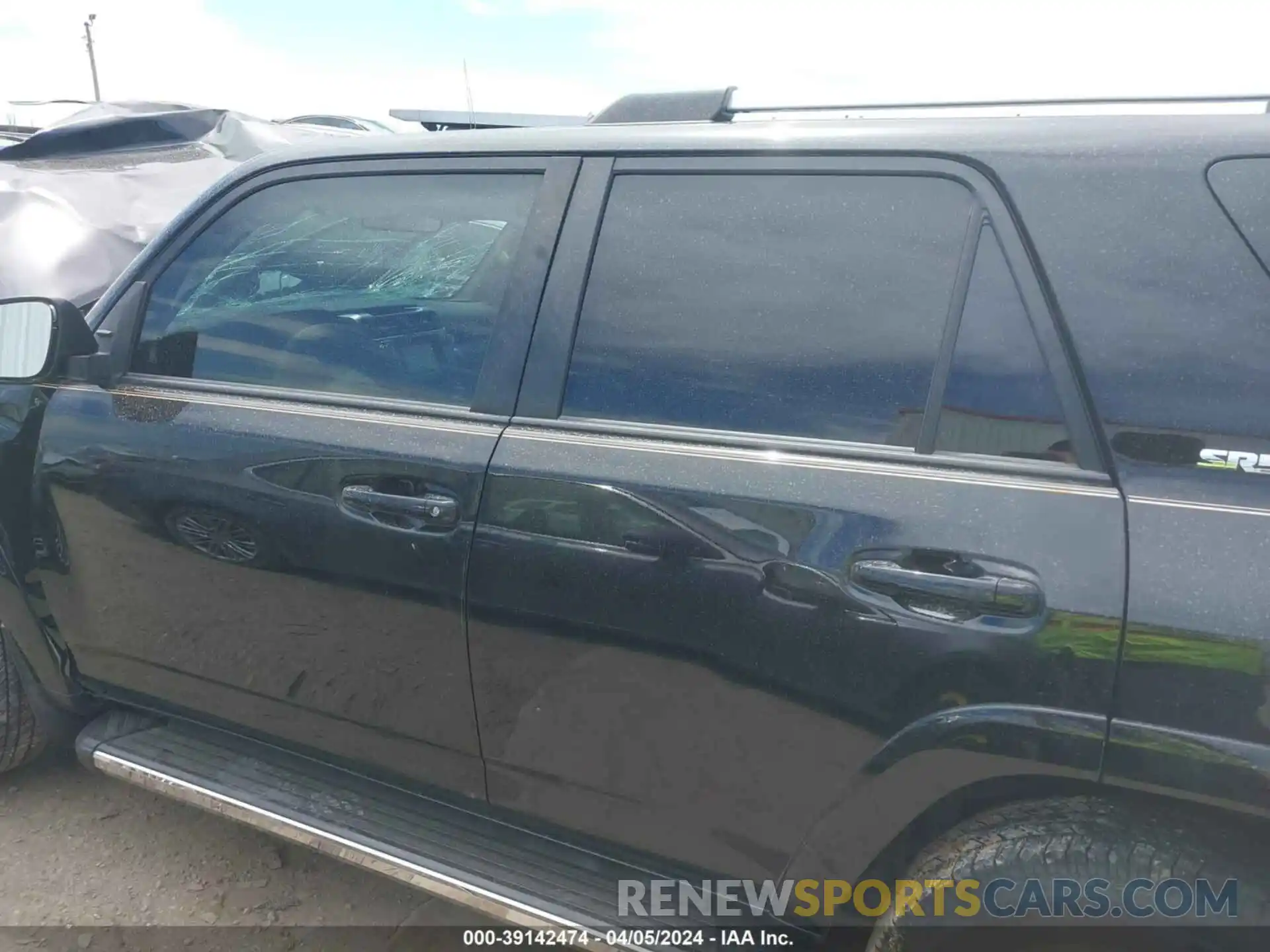 14 Photograph of a damaged car JTEZU5JR2K5203494 TOYOTA 4RUNNER 2019