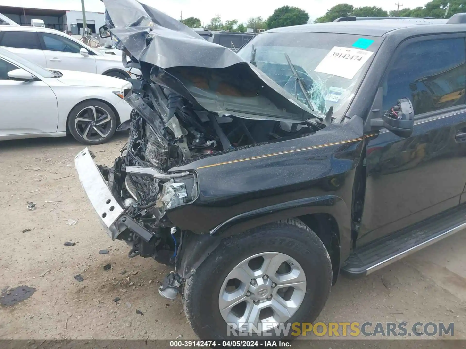 18 Photograph of a damaged car JTEZU5JR2K5203494 TOYOTA 4RUNNER 2019