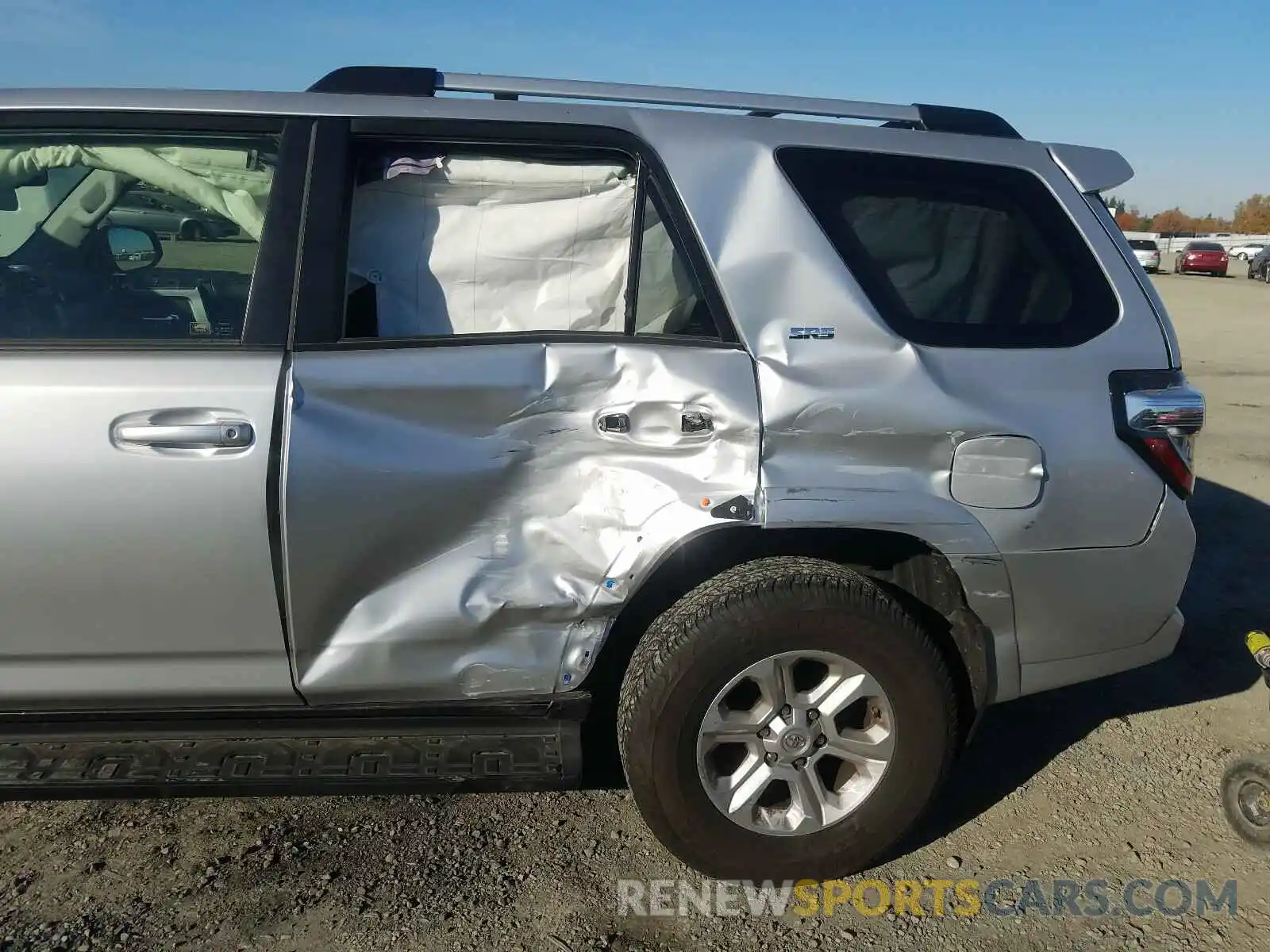 9 Photograph of a damaged car JTEZU5JR2K5203964 TOYOTA 4RUNNER 2019