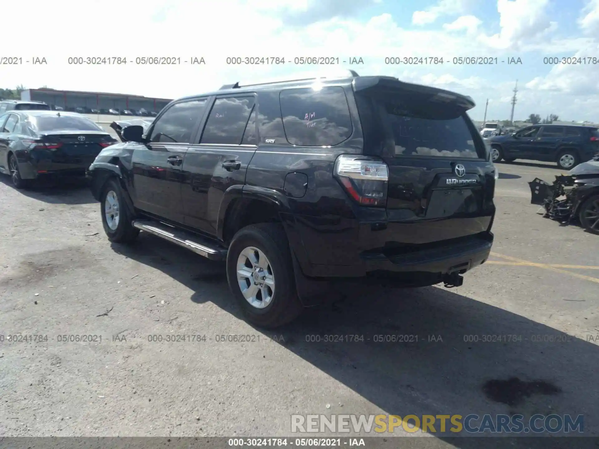 3 Photograph of a damaged car JTEZU5JR2K5204225 TOYOTA 4RUNNER 2019