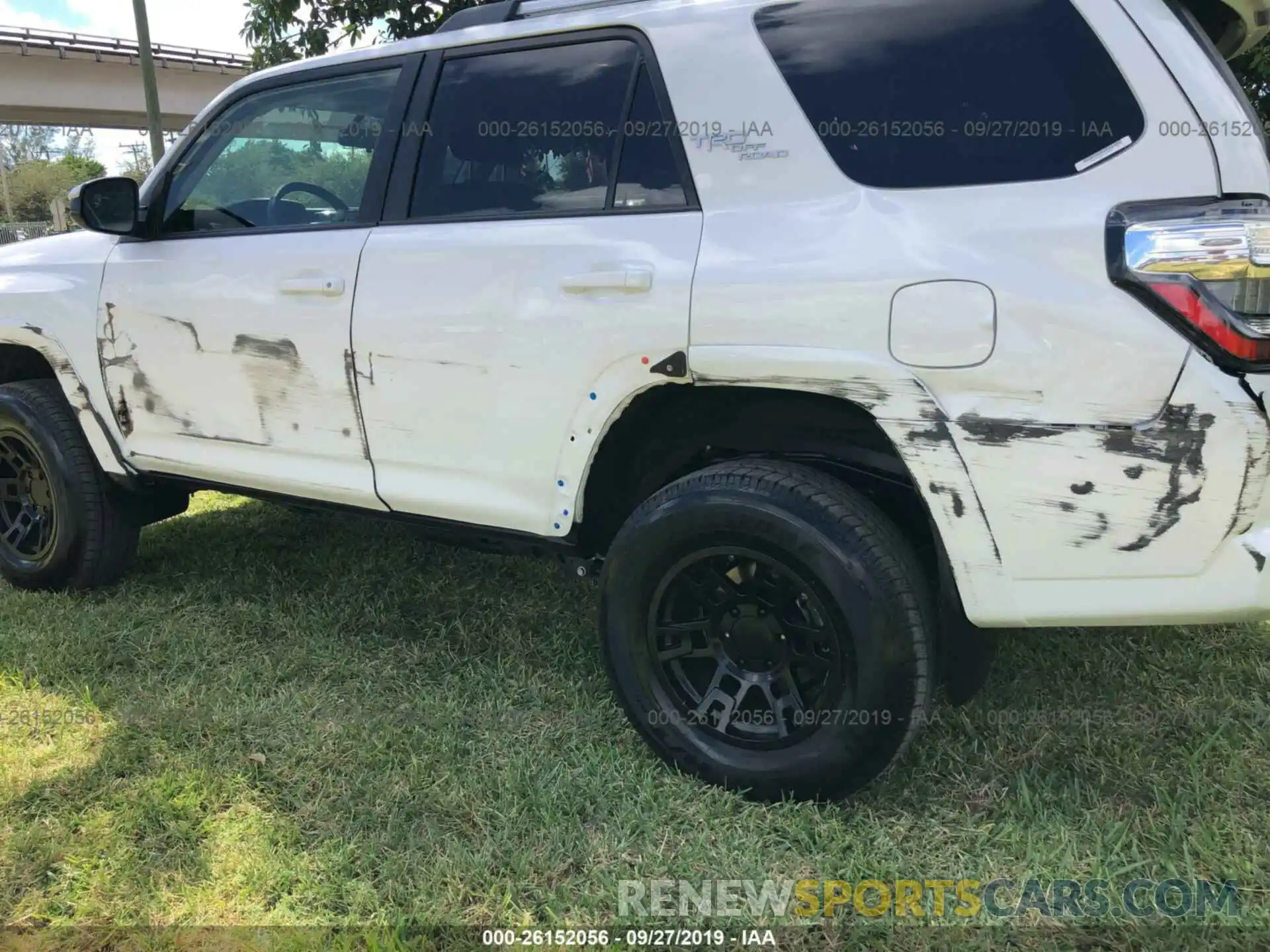 6 Photograph of a damaged car JTEZU5JR2K5204869 TOYOTA 4RUNNER 2019