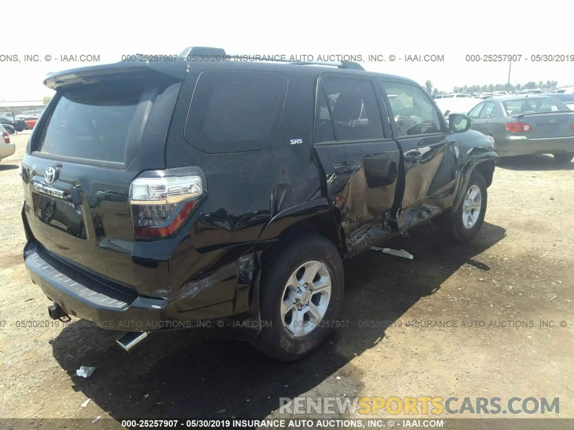 4 Photograph of a damaged car JTEZU5JR2K5206010 TOYOTA 4RUNNER 2019