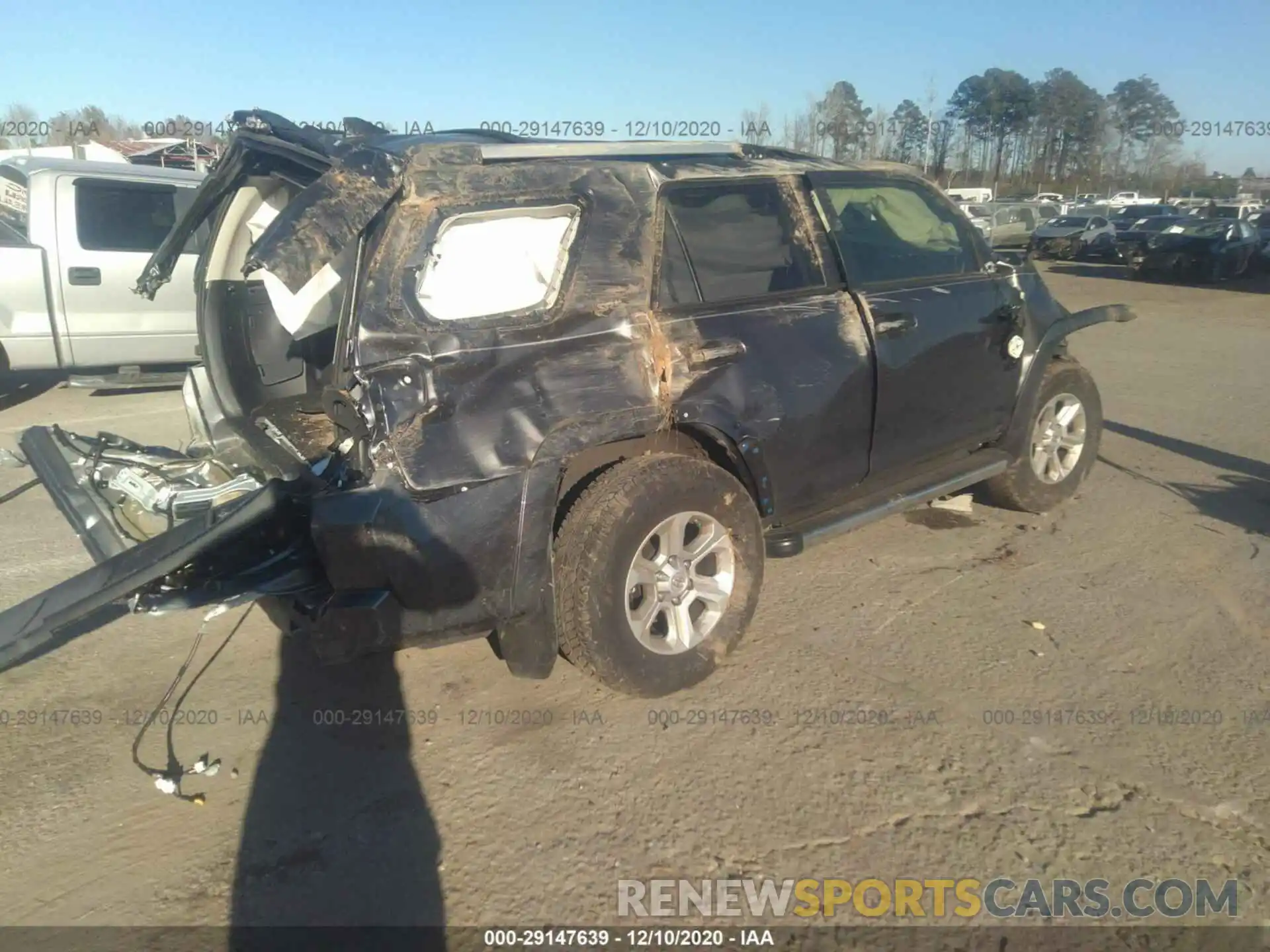 4 Photograph of a damaged car JTEZU5JR2K5211126 TOYOTA 4RUNNER 2019