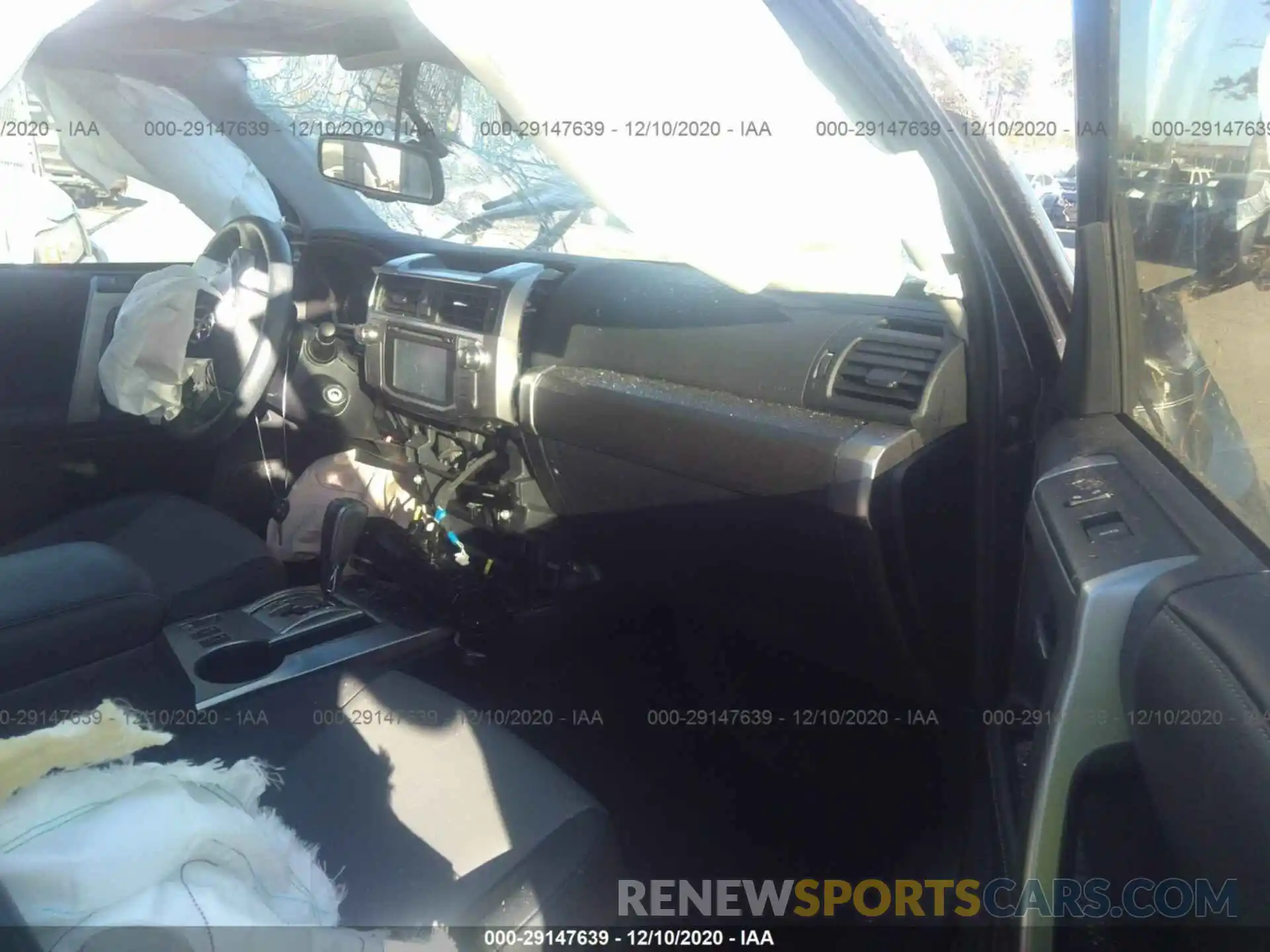 5 Photograph of a damaged car JTEZU5JR2K5211126 TOYOTA 4RUNNER 2019