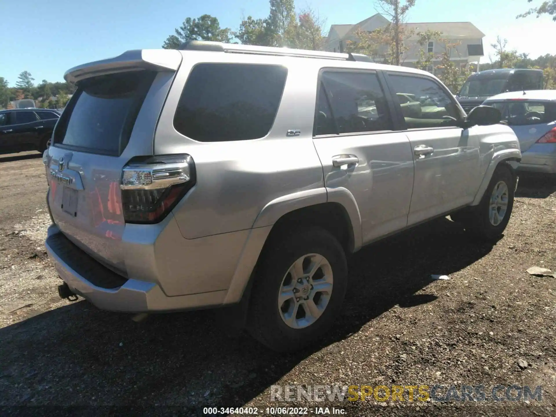 4 Photograph of a damaged car JTEZU5JR2K5211692 TOYOTA 4RUNNER 2019