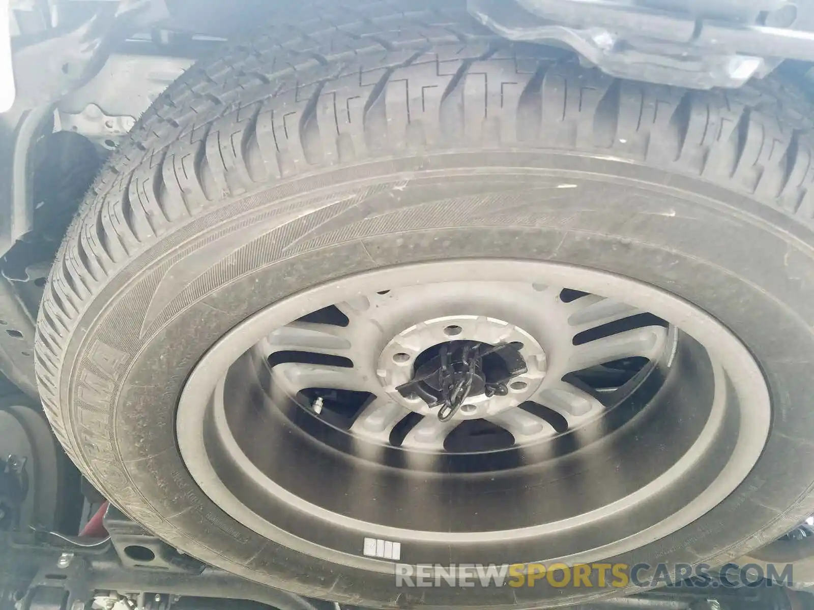 10 Photograph of a damaged car JTEZU5JR2K5212129 TOYOTA 4RUNNER 2019