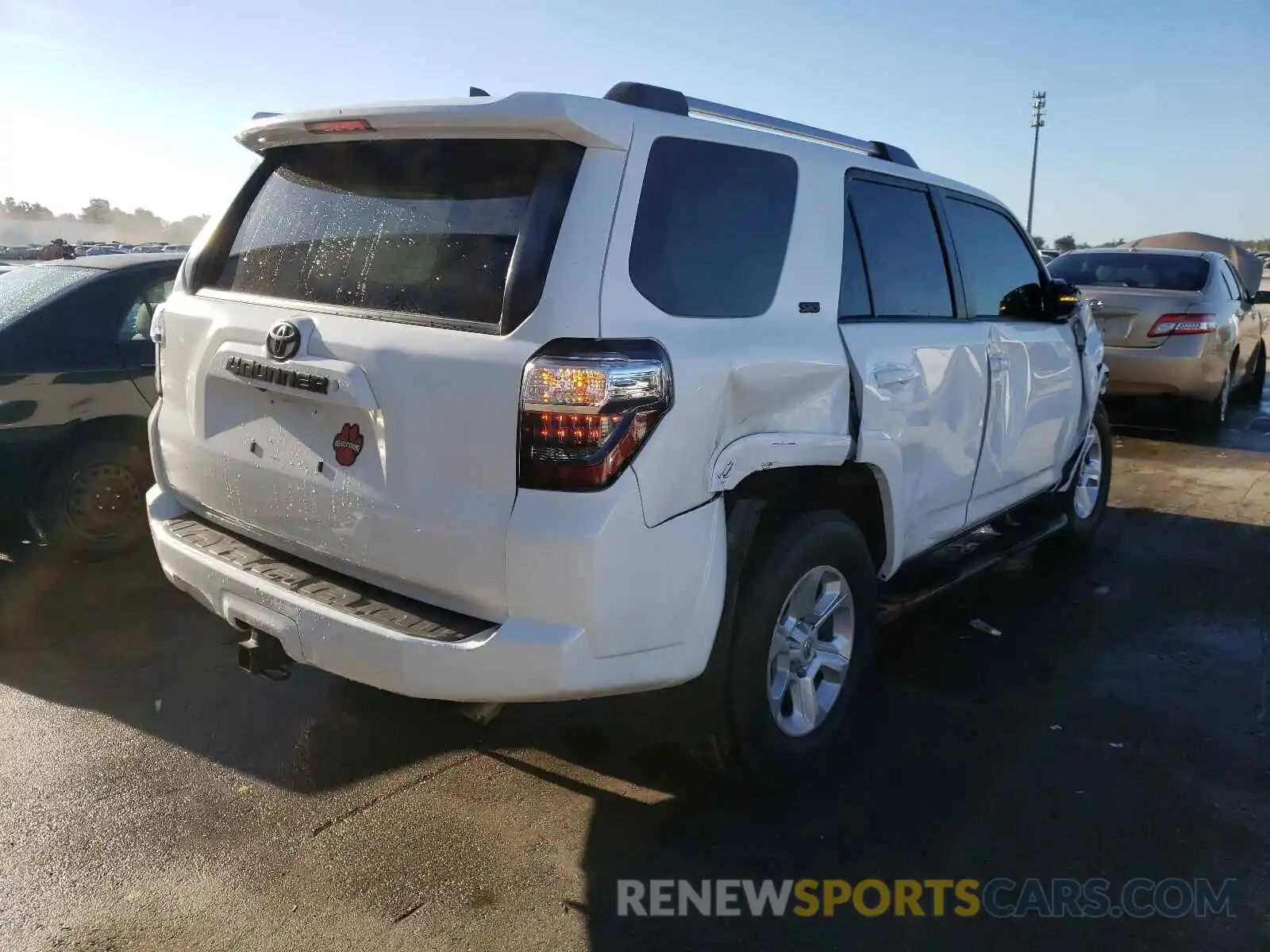 4 Photograph of a damaged car JTEZU5JR3K5193252 TOYOTA 4RUNNER 2019