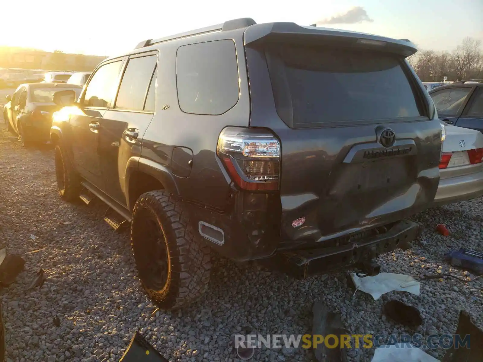 3 Photograph of a damaged car JTEZU5JR3K5194921 TOYOTA 4RUNNER 2019