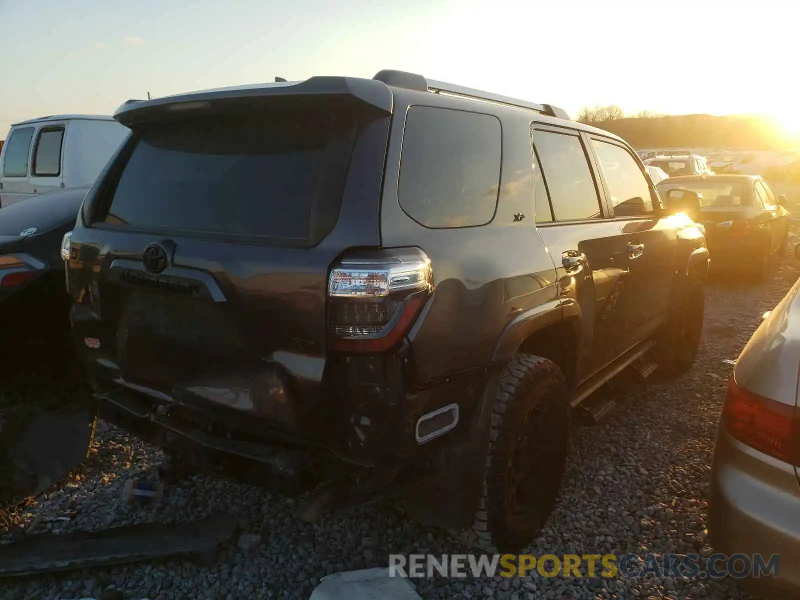 4 Photograph of a damaged car JTEZU5JR3K5194921 TOYOTA 4RUNNER 2019