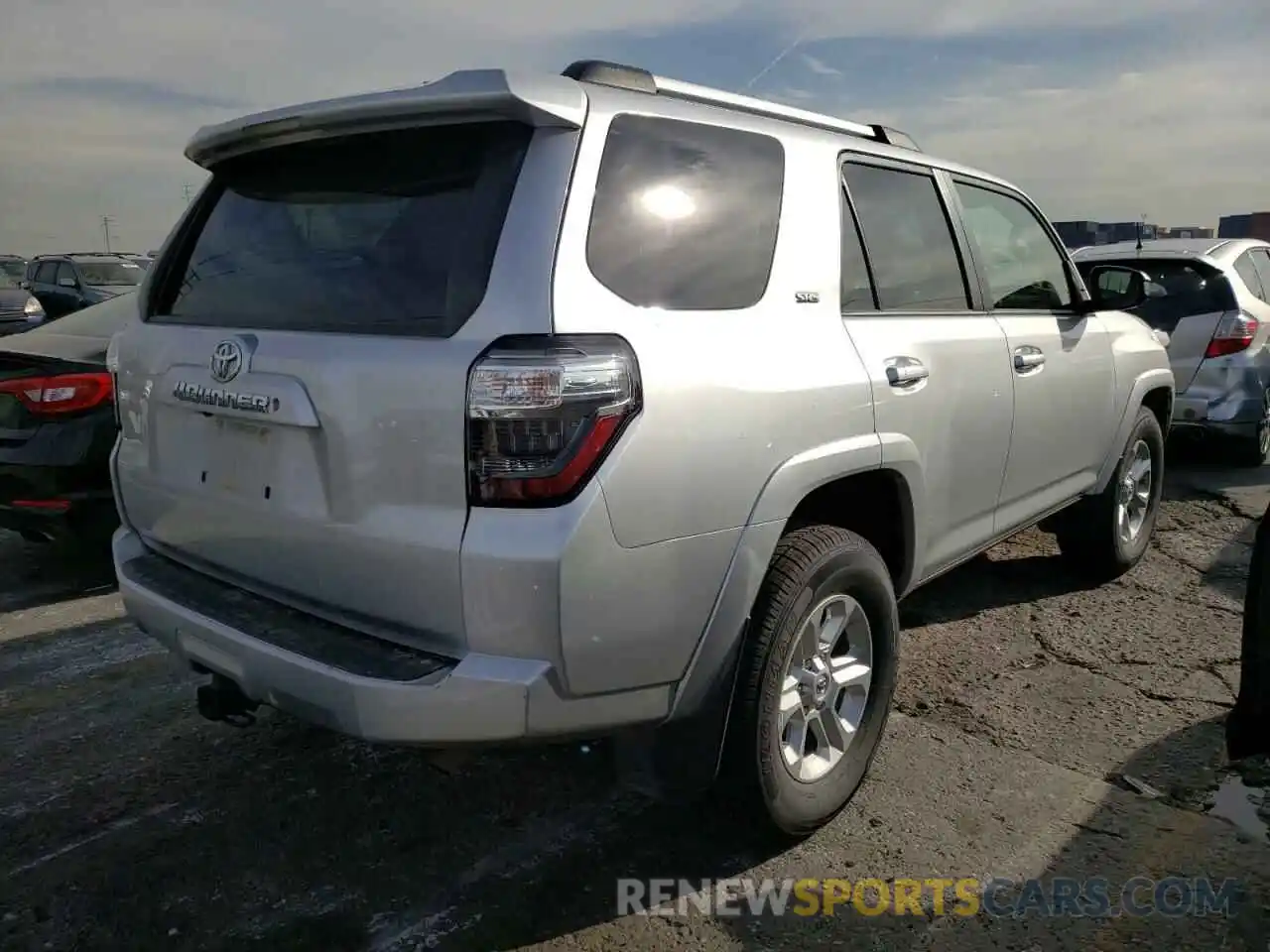 4 Photograph of a damaged car JTEZU5JR3K5197883 TOYOTA 4RUNNER 2019