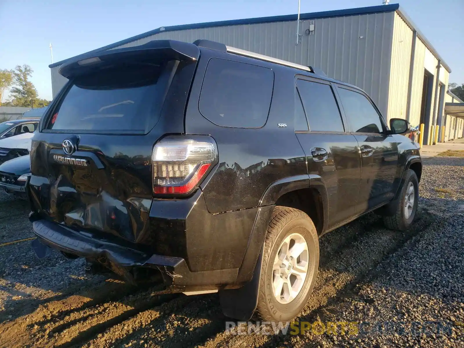 4 Photograph of a damaged car JTEZU5JR3K5204721 TOYOTA 4RUNNER 2019