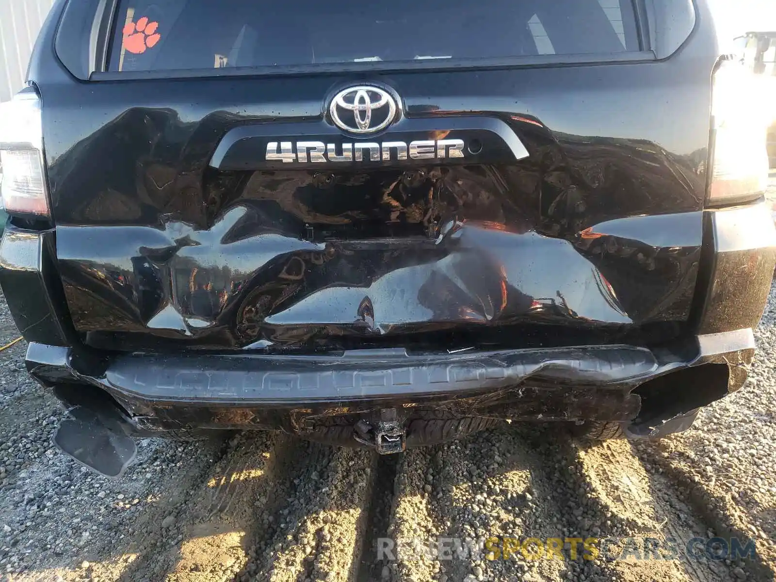 9 Photograph of a damaged car JTEZU5JR3K5204721 TOYOTA 4RUNNER 2019