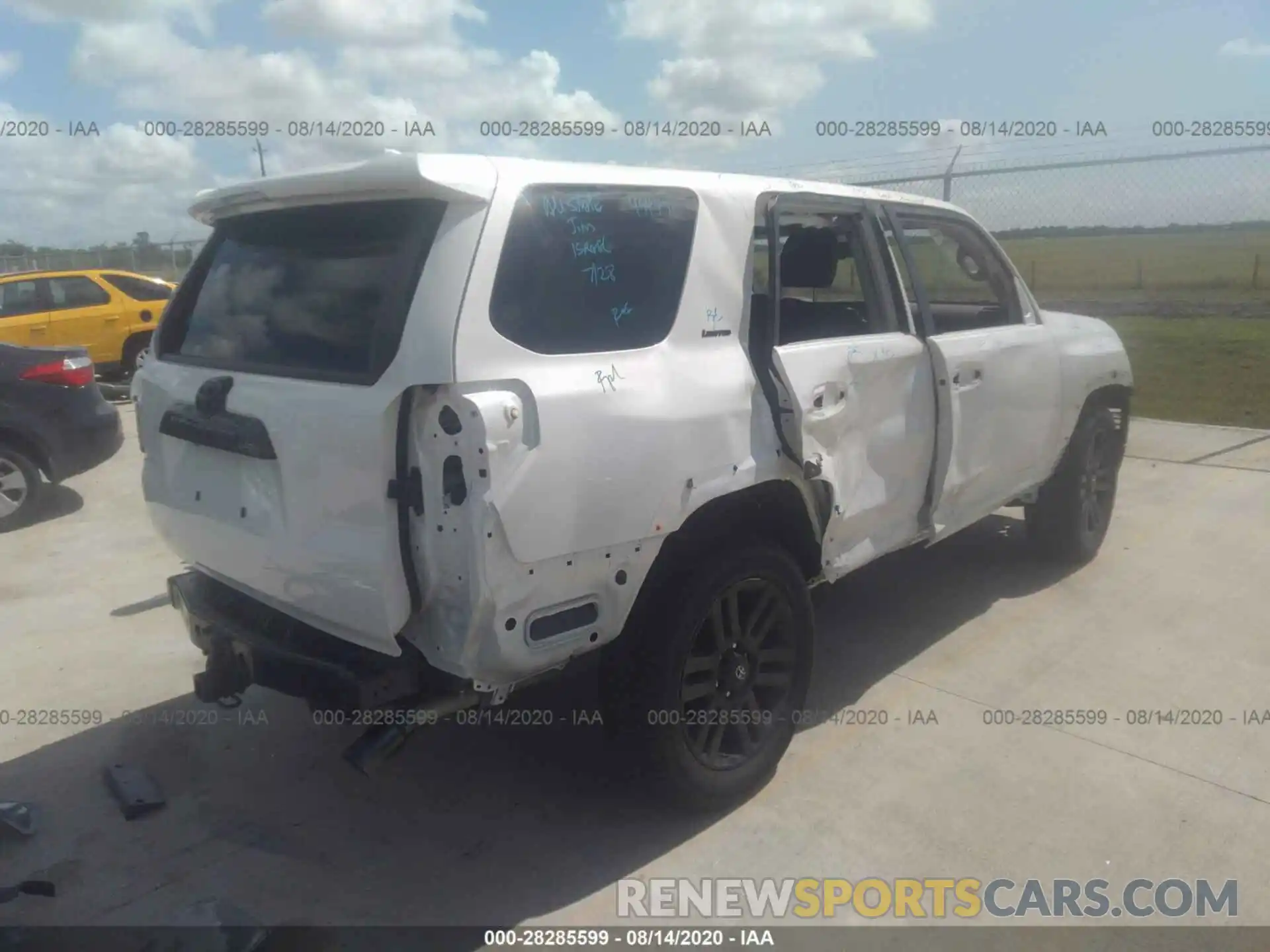 4 Фотография поврежденного автомобиля JTEZU5JR3K5206503 TOYOTA 4RUNNER 2019