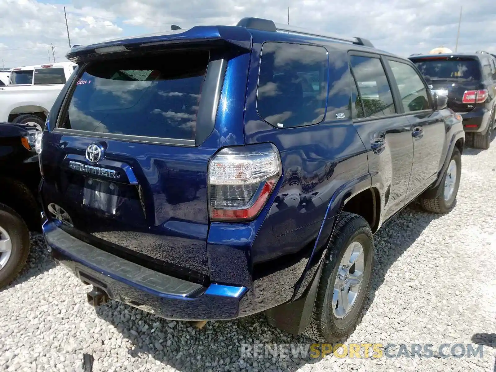 4 Photograph of a damaged car JTEZU5JR4K5192594 TOYOTA 4RUNNER 2019