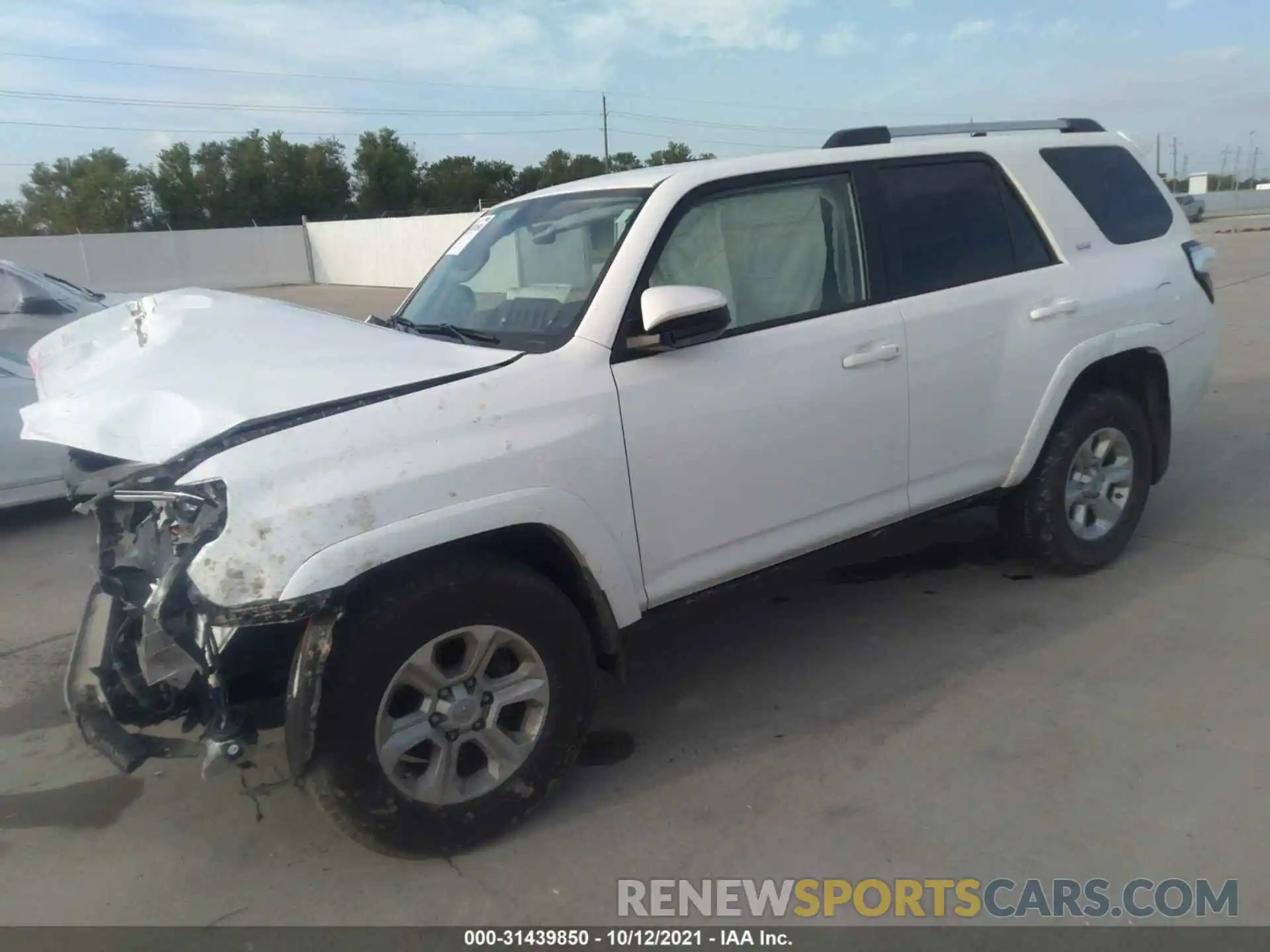 2 Photograph of a damaged car JTEZU5JR4K5192921 TOYOTA 4RUNNER 2019