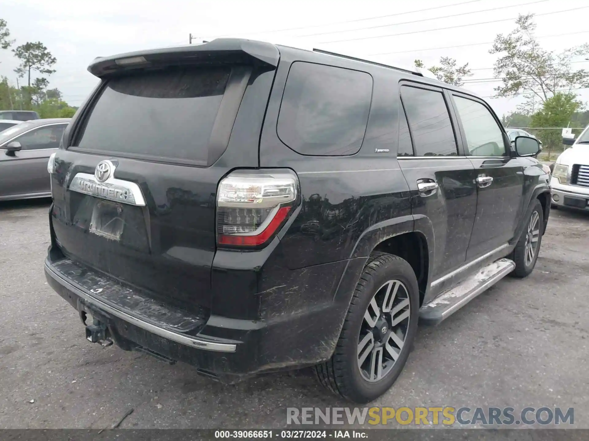 4 Photograph of a damaged car JTEZU5JR4K5197469 TOYOTA 4RUNNER 2019