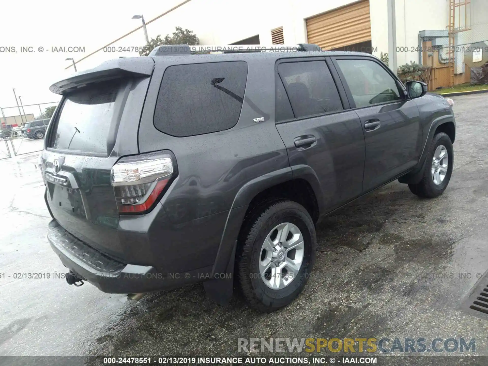 4 Photograph of a damaged car JTEZU5JR4K5197567 TOYOTA 4RUNNER 2019