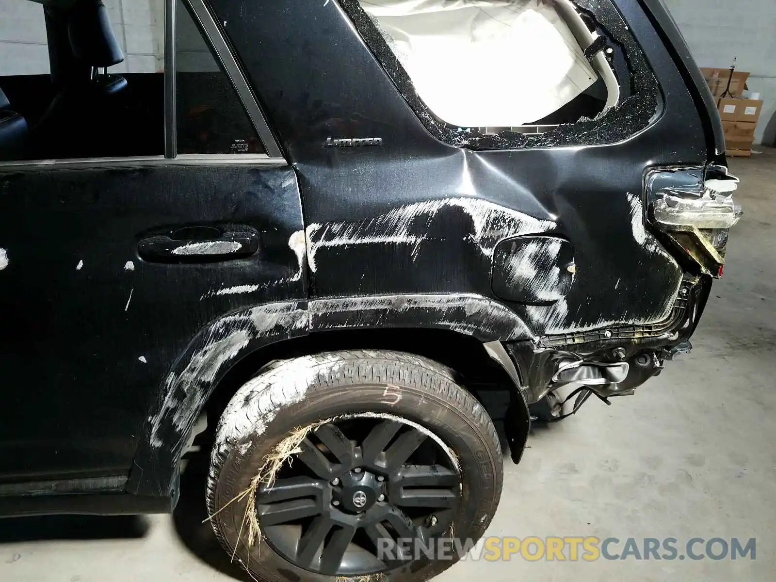 10 Photograph of a damaged car JTEZU5JR4K5200757 TOYOTA 4RUNNER 2019