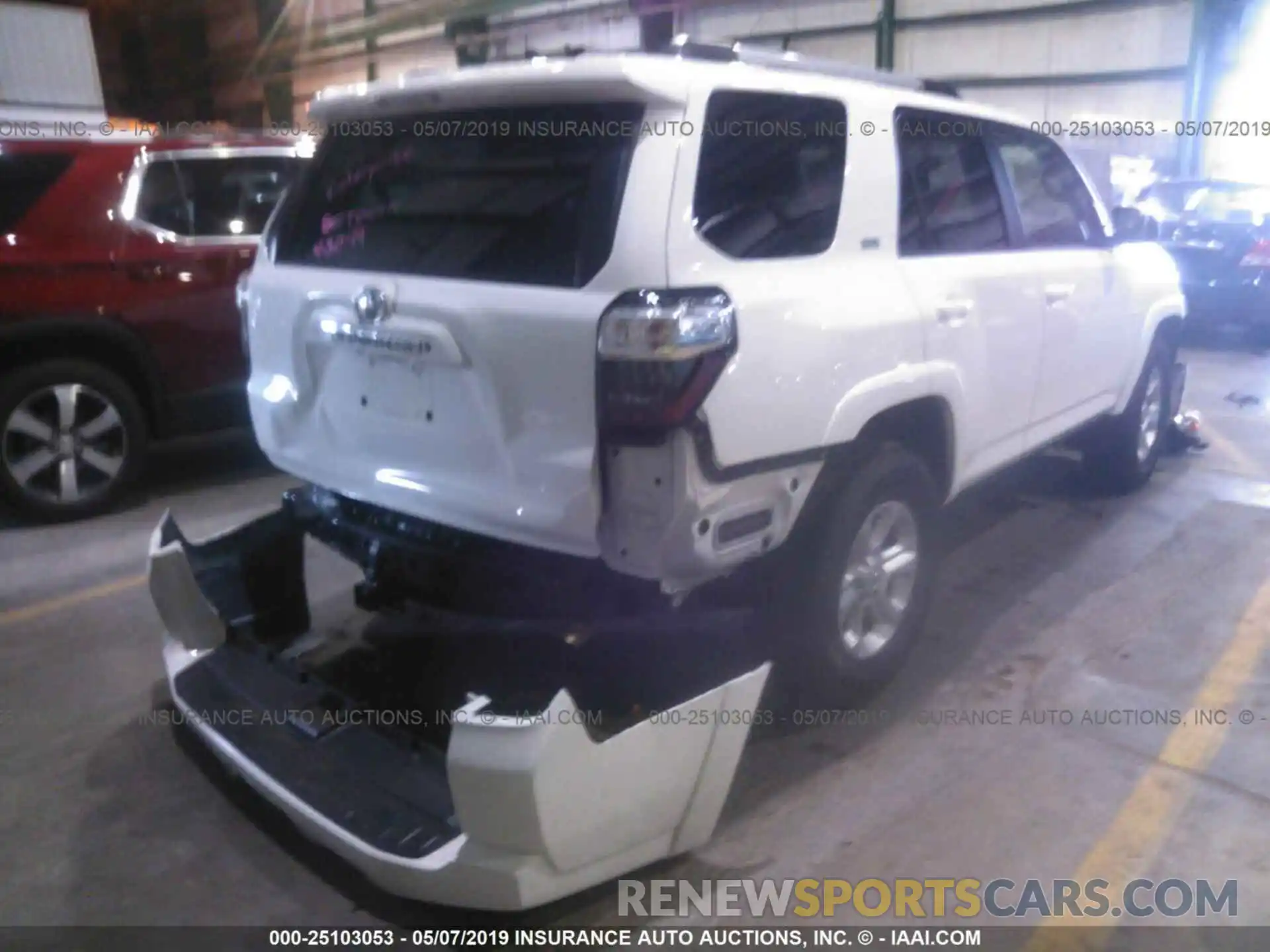 4 Photograph of a damaged car JTEZU5JR4K5201634 TOYOTA 4RUNNER 2019