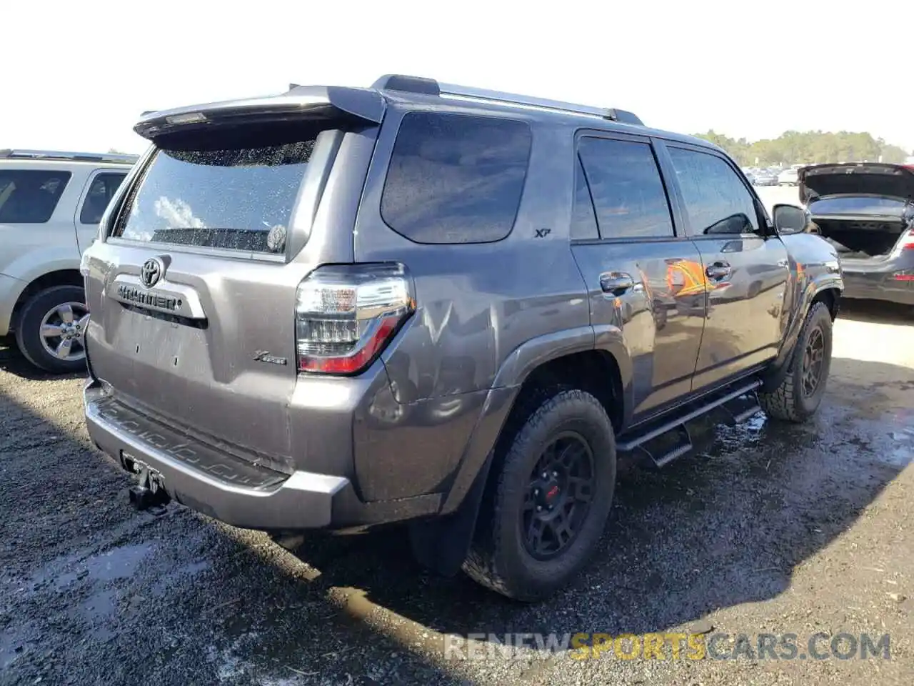 4 Photograph of a damaged car JTEZU5JR4K5203089 TOYOTA 4RUNNER 2019