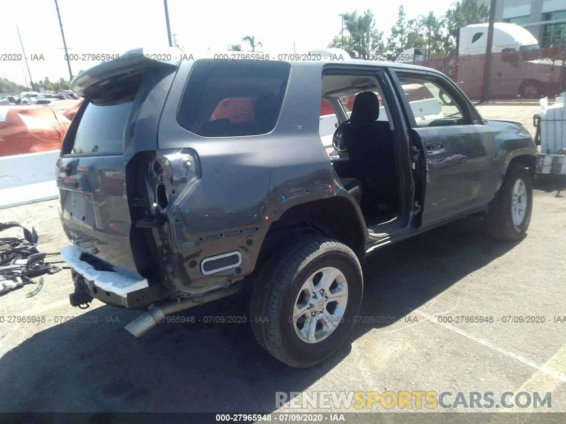 4 Photograph of a damaged car JTEZU5JR4K5203495 TOYOTA 4RUNNER 2019