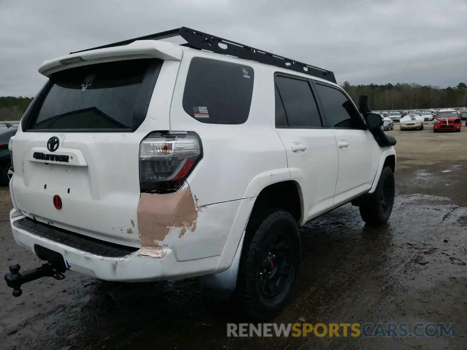 4 Photograph of a damaged car JTEZU5JR4K5203965 TOYOTA 4RUNNER 2019