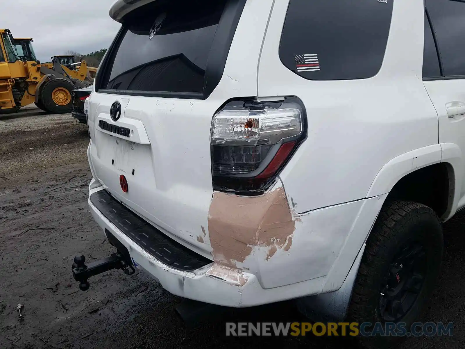 9 Photograph of a damaged car JTEZU5JR4K5203965 TOYOTA 4RUNNER 2019