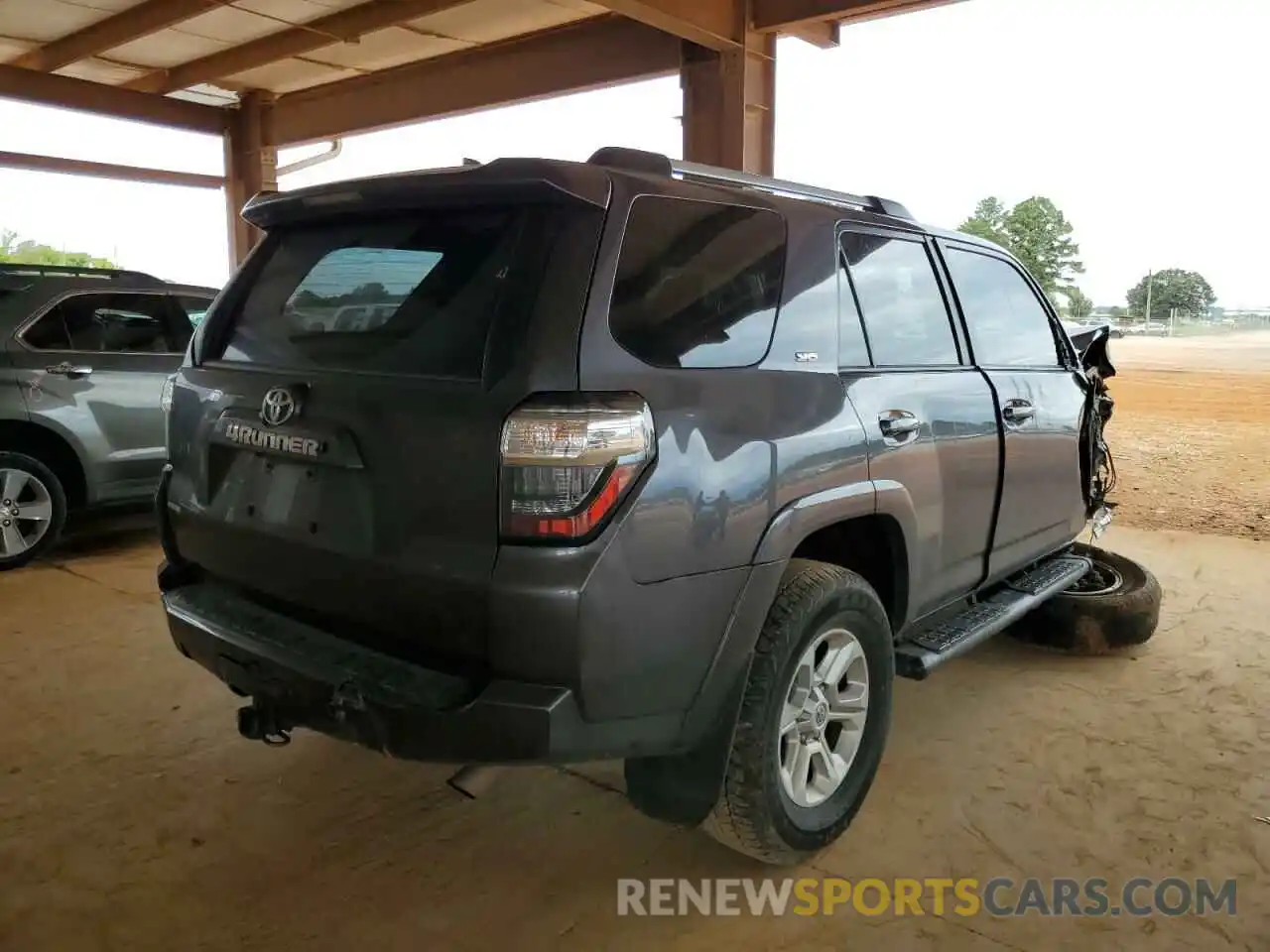 4 Photograph of a damaged car JTEZU5JR4K5208082 TOYOTA 4RUNNER 2019