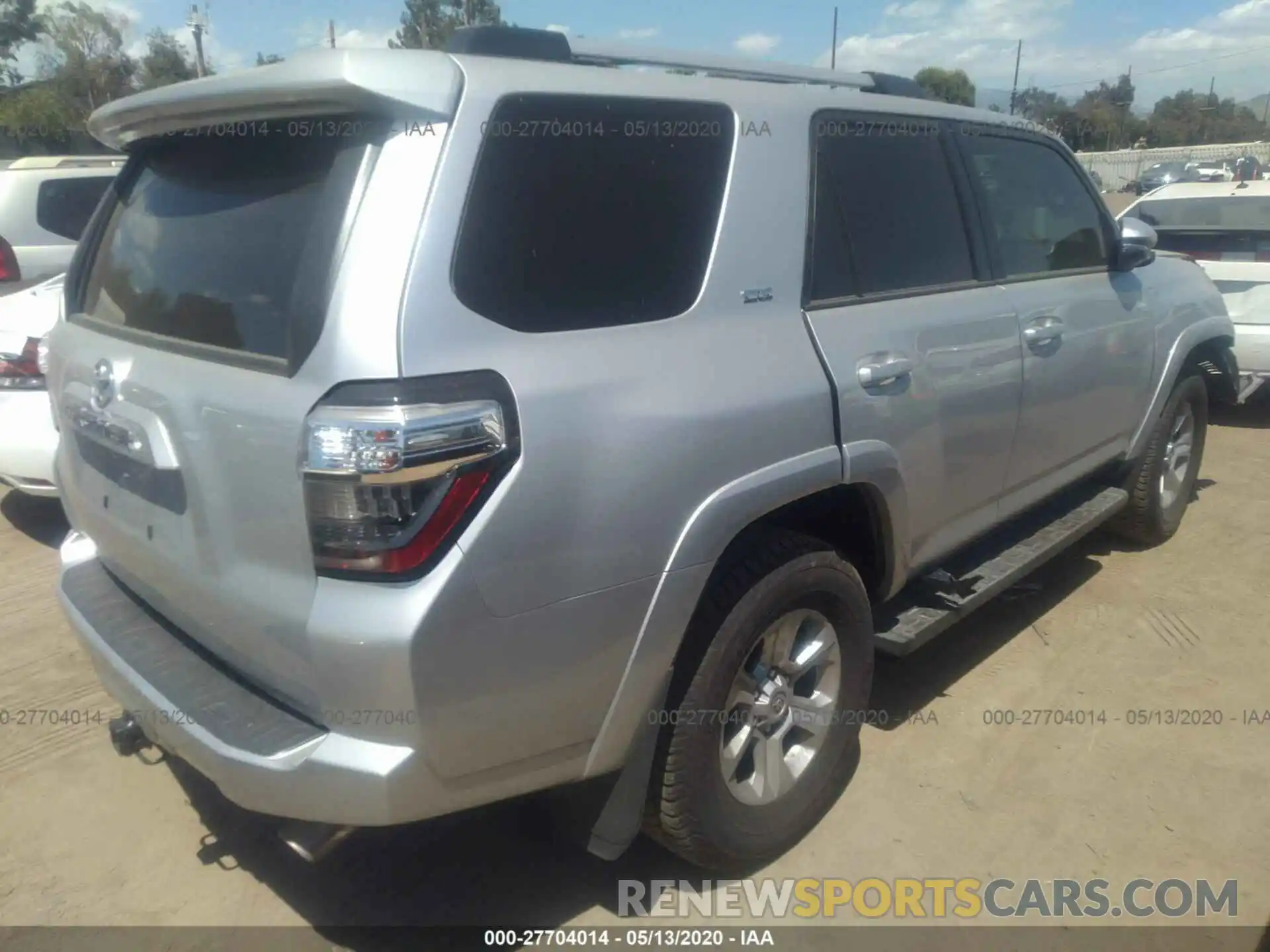 4 Photograph of a damaged car JTEZU5JR4K5212570 TOYOTA 4RUNNER 2019