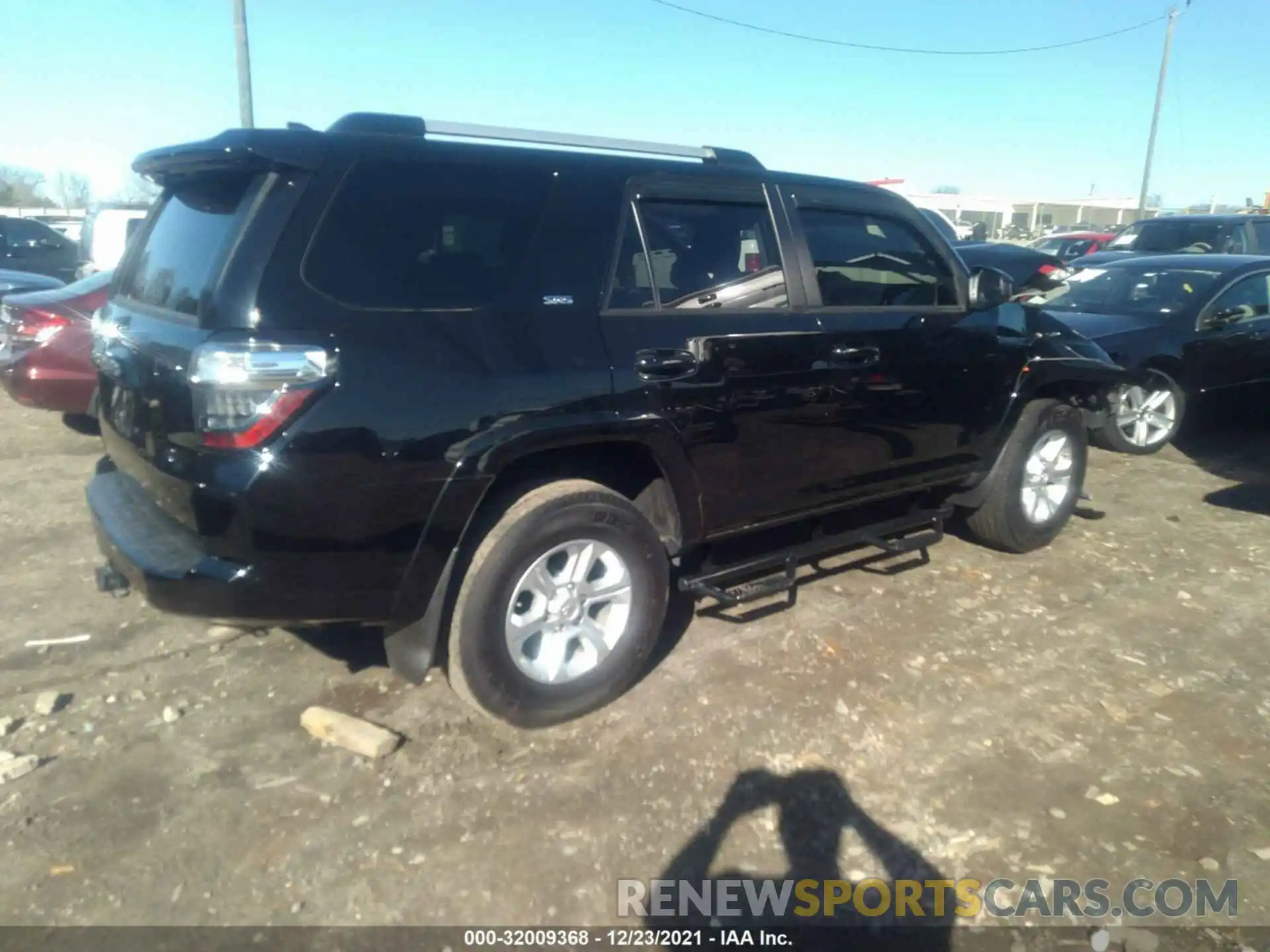 4 Photograph of a damaged car JTEZU5JR5K5194385 TOYOTA 4RUNNER 2019