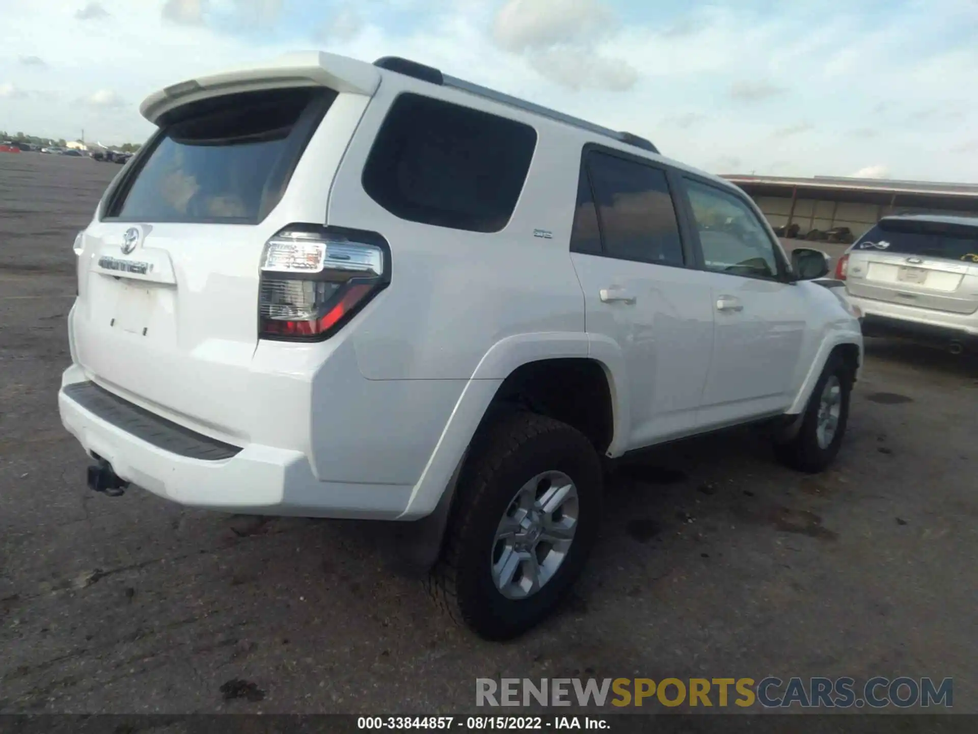 4 Photograph of a damaged car JTEZU5JR5K5195441 TOYOTA 4RUNNER 2019