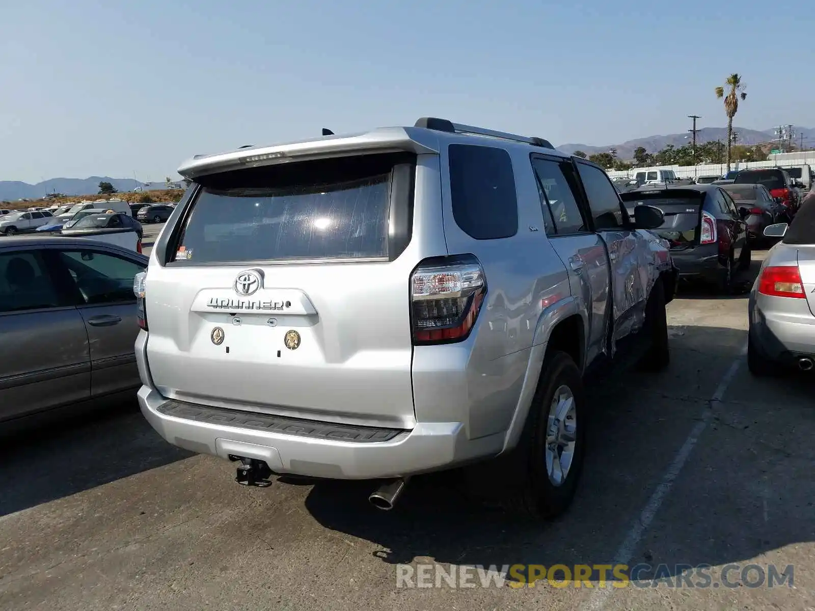 4 Photograph of a damaged car JTEZU5JR5K5195469 TOYOTA 4RUNNER 2019