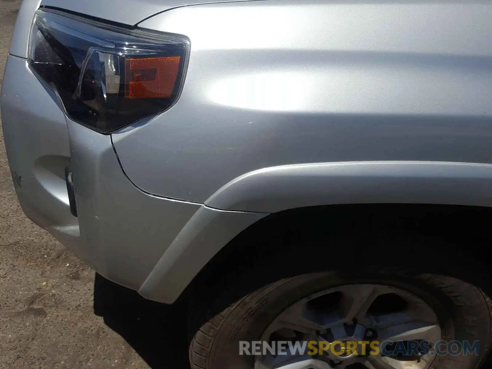 9 Photograph of a damaged car JTEZU5JR5K5198078 TOYOTA 4RUNNER 2019