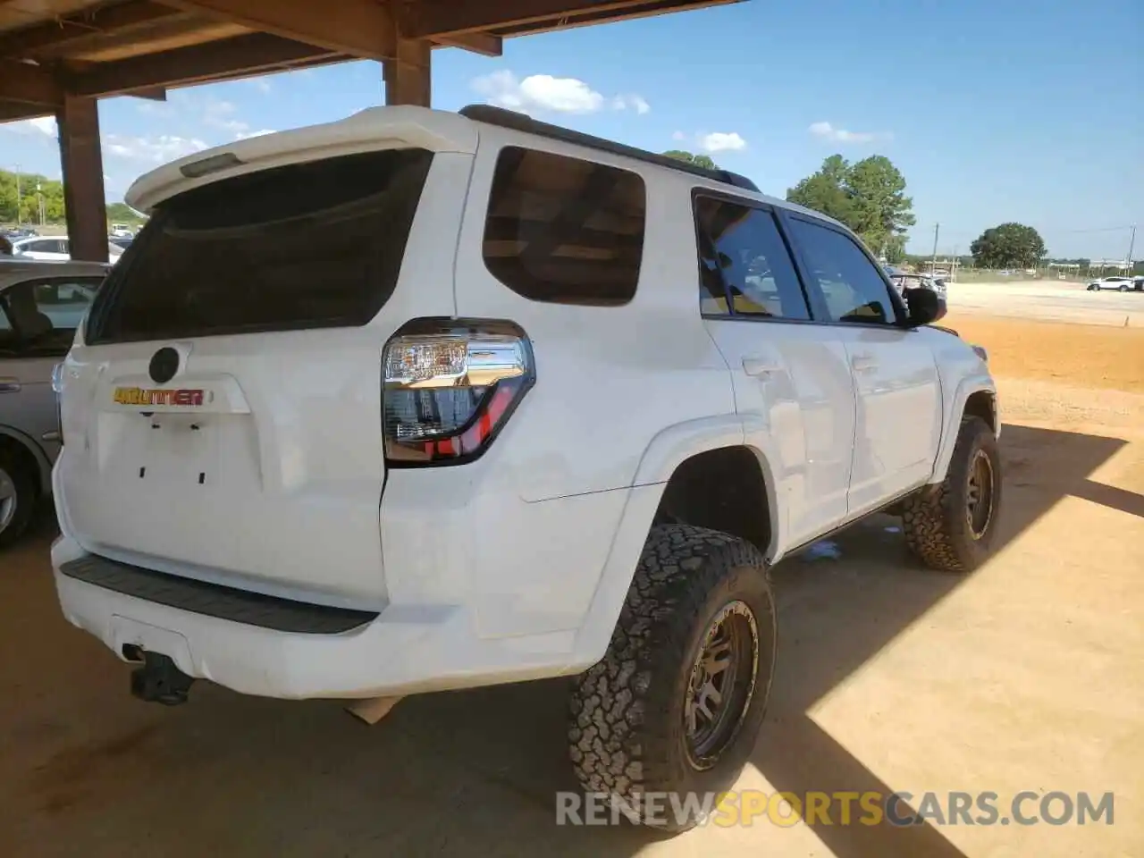 4 Photograph of a damaged car JTEZU5JR5K5199912 TOYOTA 4RUNNER 2019