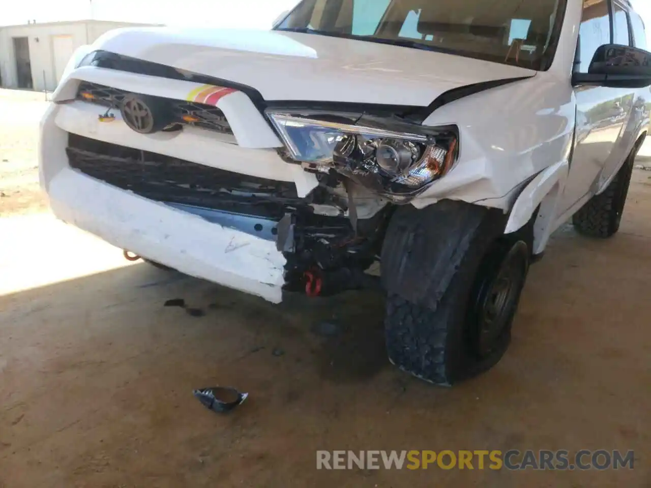 9 Photograph of a damaged car JTEZU5JR5K5199912 TOYOTA 4RUNNER 2019