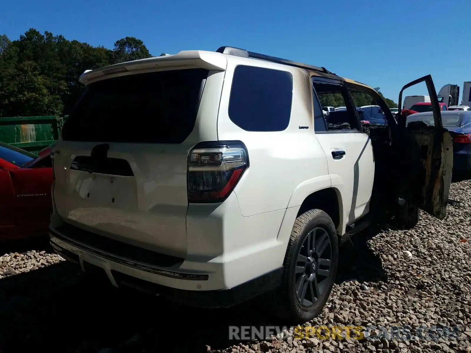 4 Photograph of a damaged car JTEZU5JR5K5203764 TOYOTA 4RUNNER 2019