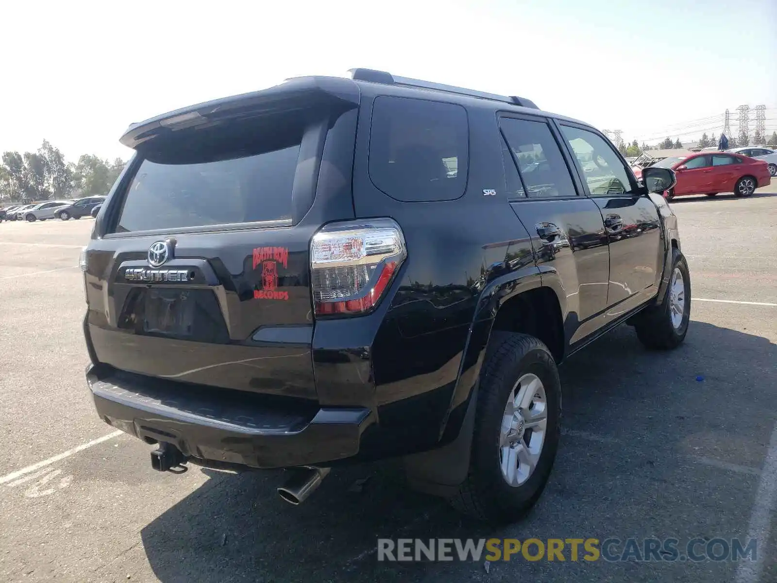 4 Photograph of a damaged car JTEZU5JR5K5204445 TOYOTA 4RUNNER 2019