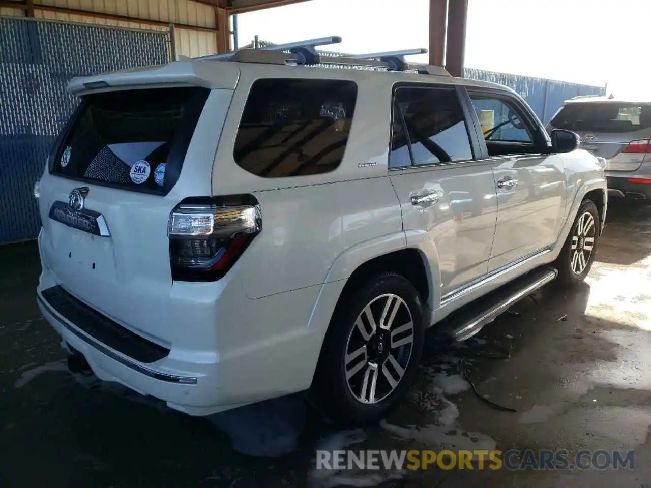 4 Photograph of a damaged car JTEZU5JR5K5206714 TOYOTA 4RUNNER 2019