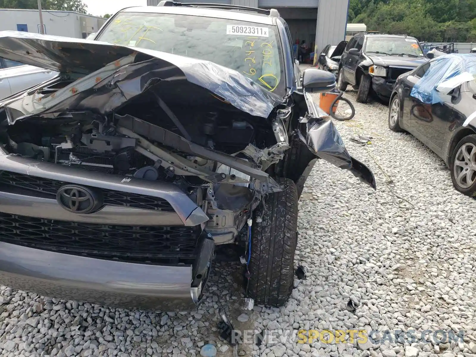 9 Photograph of a damaged car JTEZU5JR5K5212402 TOYOTA 4RUNNER 2019