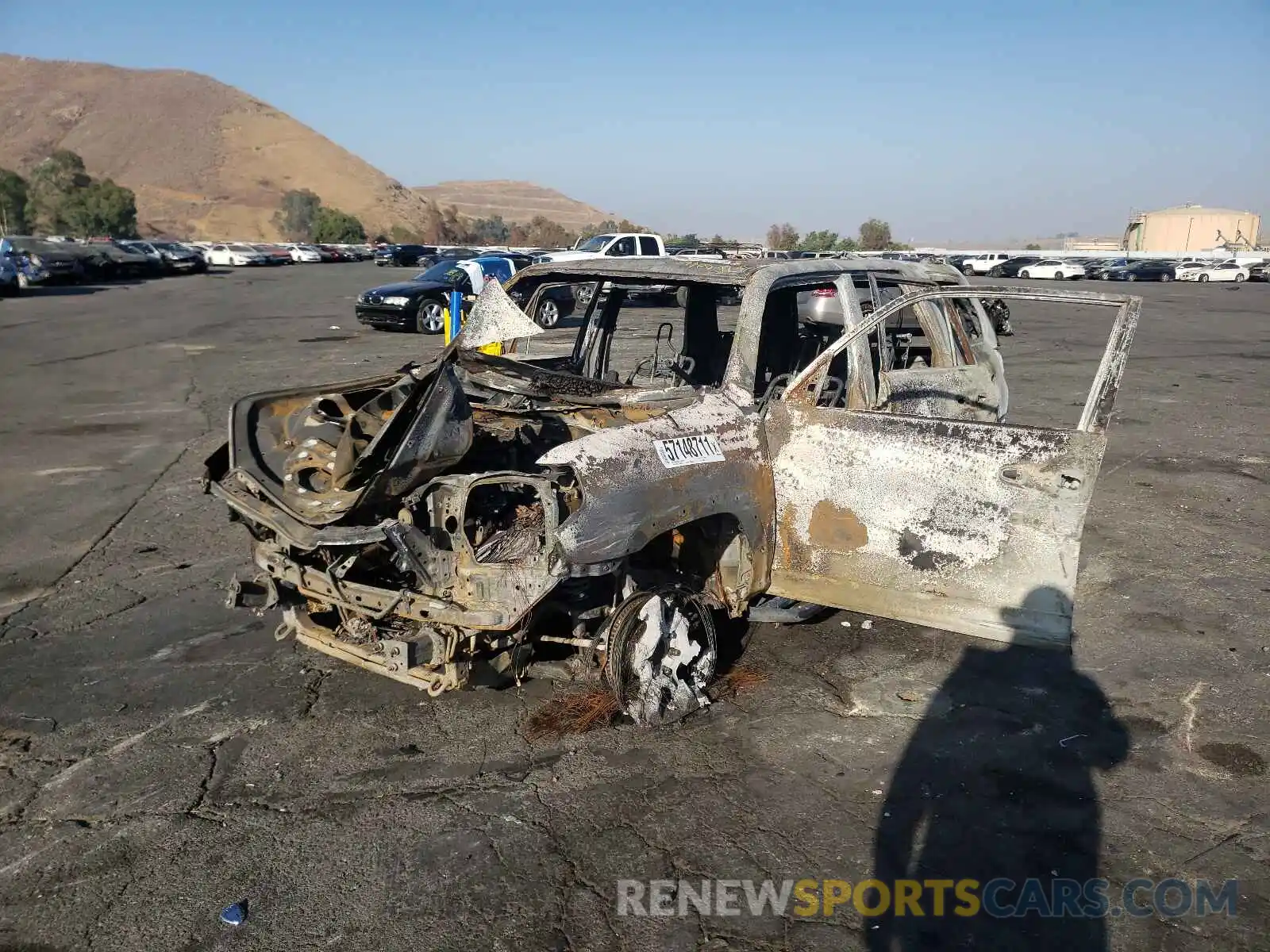 2 Photograph of a damaged car JTEZU5JR6K5193018 TOYOTA 4RUNNER 2019