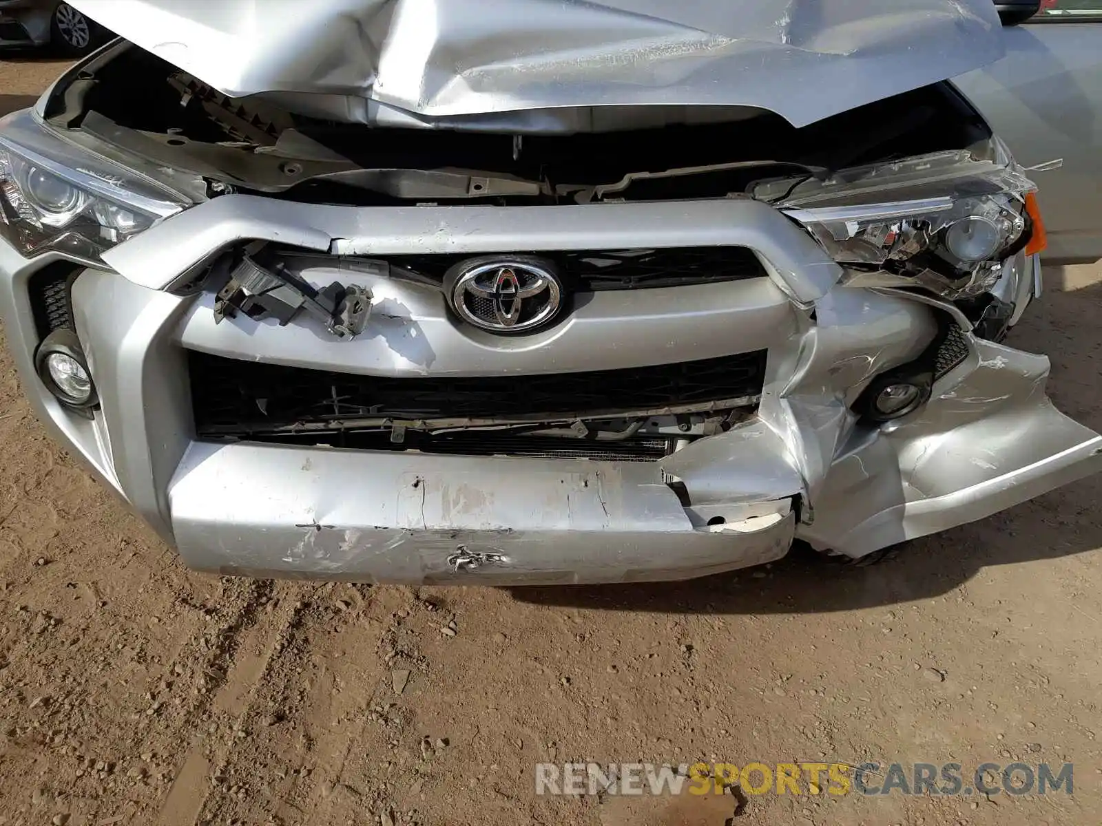 9 Photograph of a damaged car JTEZU5JR6K5193486 TOYOTA 4RUNNER 2019