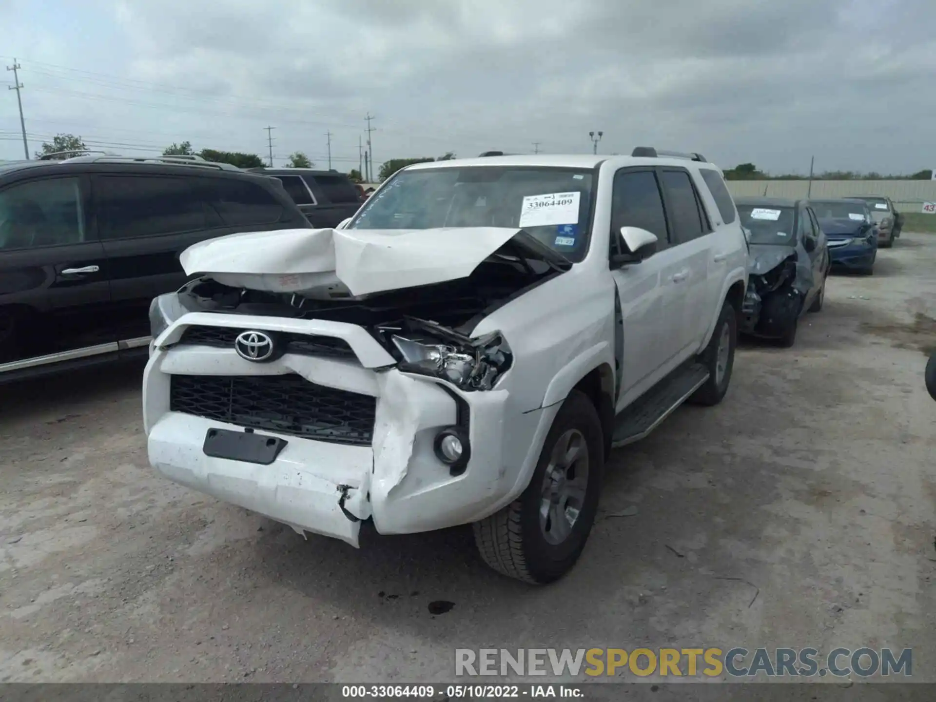 2 Photograph of a damaged car JTEZU5JR6K5194363 TOYOTA 4RUNNER 2019